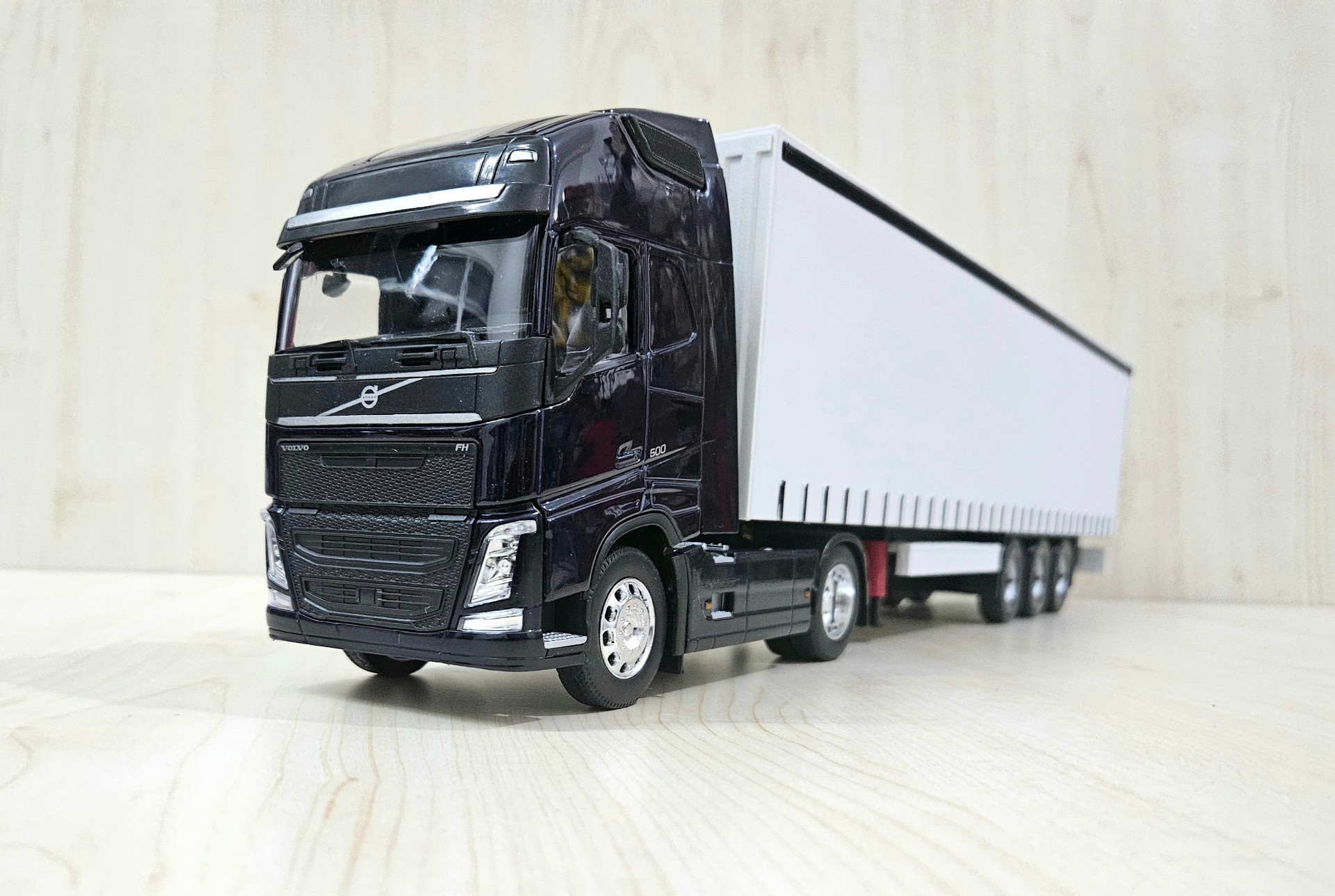 1/32 WELLY Lacivert VOLVO FH4 TENTE DORSELİ TIR