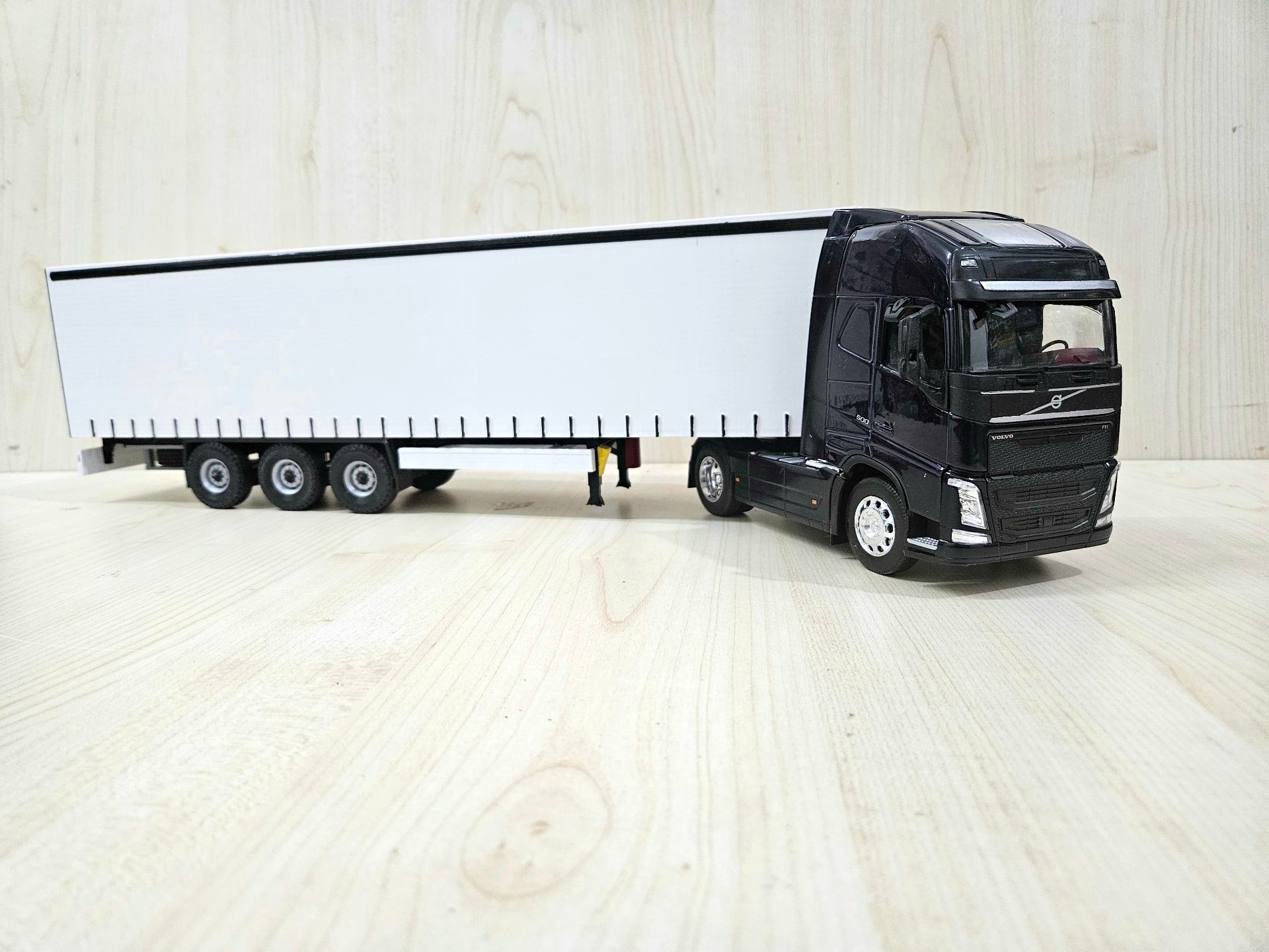 1/32 WELLY Lacivert VOLVO FH4 TENTE DORSELİ TIR