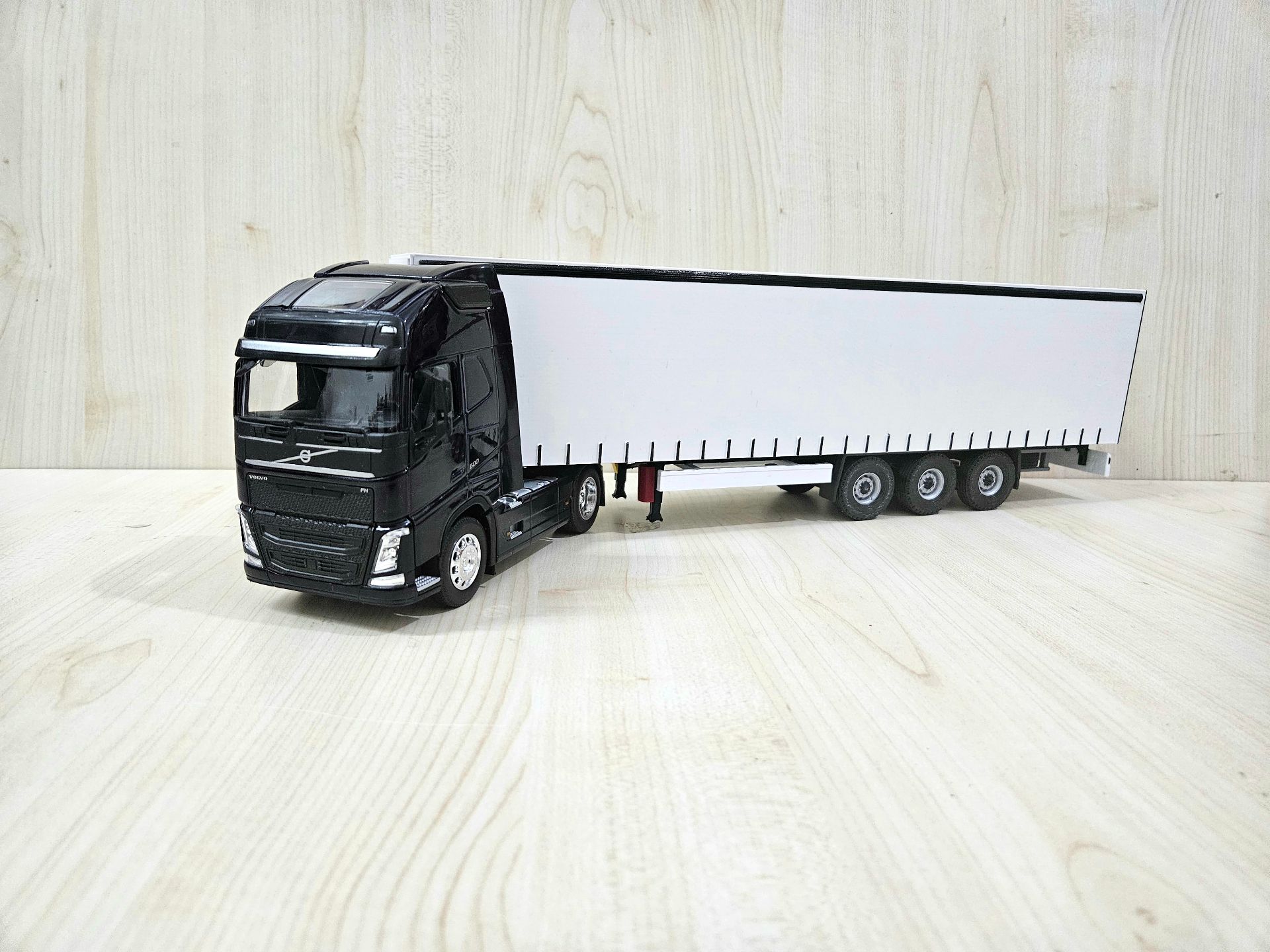 1/32 WELLY Lacivert VOLVO FH4 TENTE DORSELİ TIR