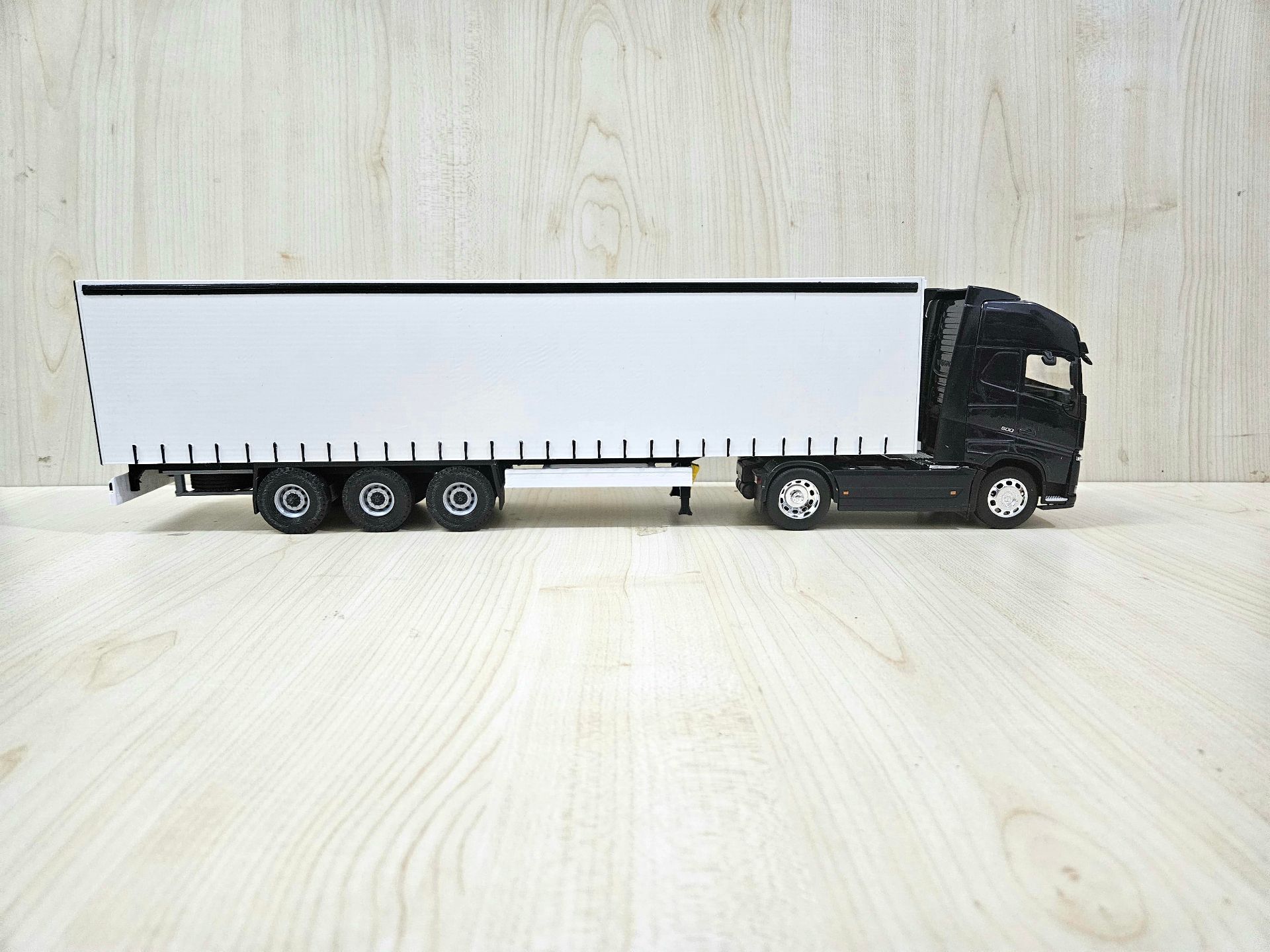 1/32 WELLY Lacivert VOLVO FH4 TENTE DORSELİ TIR