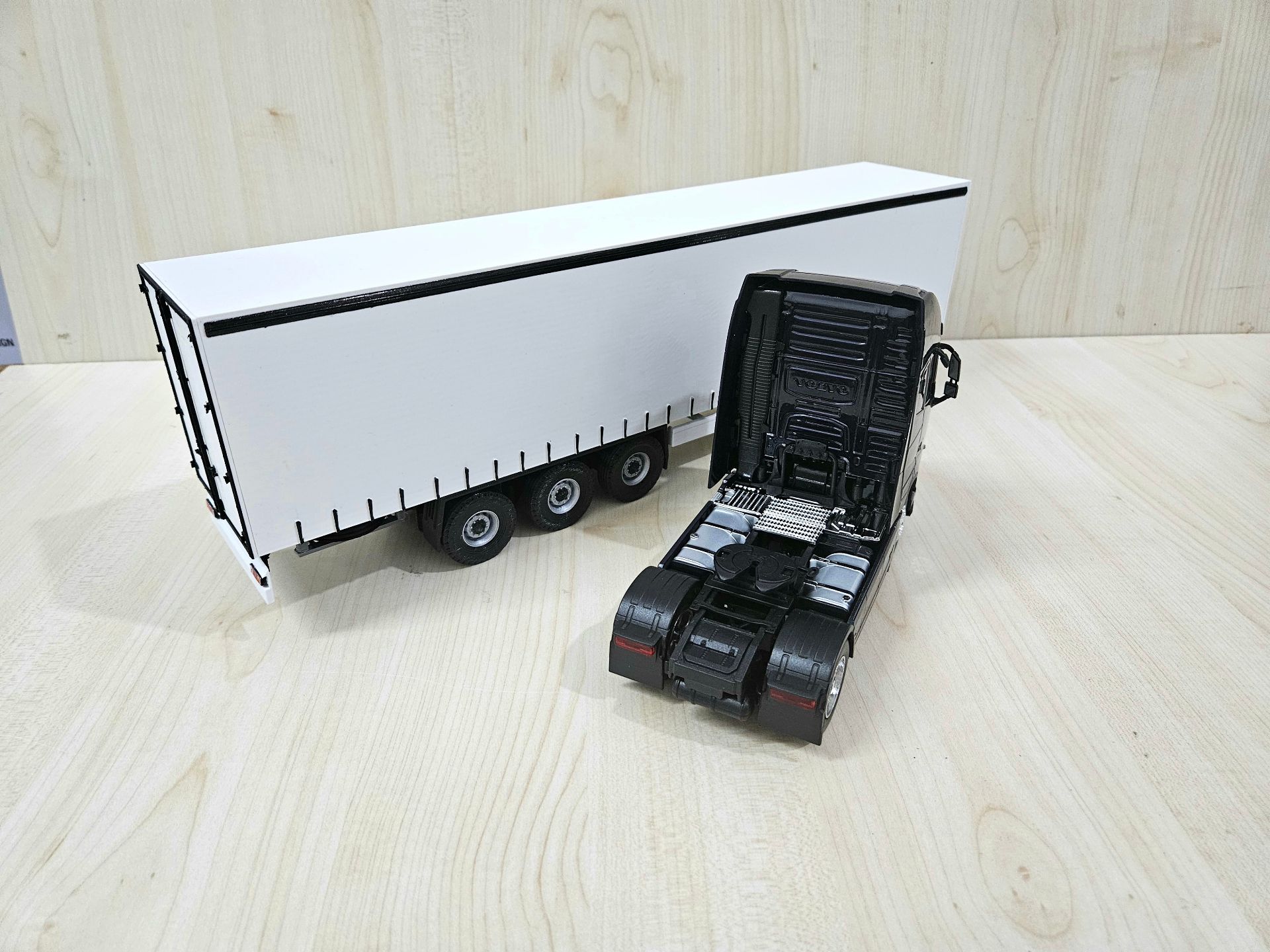 1/32 WELLY Lacivert VOLVO FH4 TENTE DORSELİ TIR
