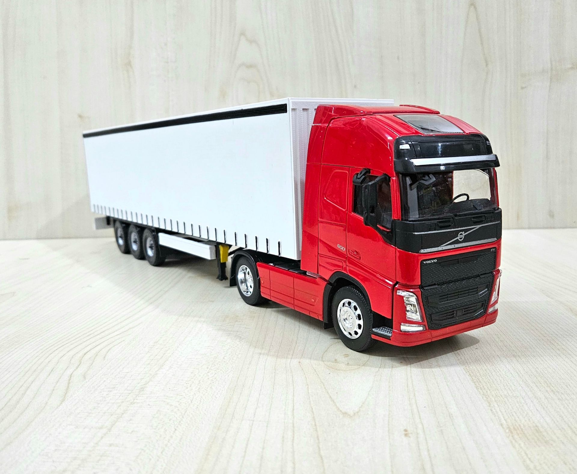 1/32 WELLY Kırmızı VOLVO FH4 TENTE DORSELİ TIR