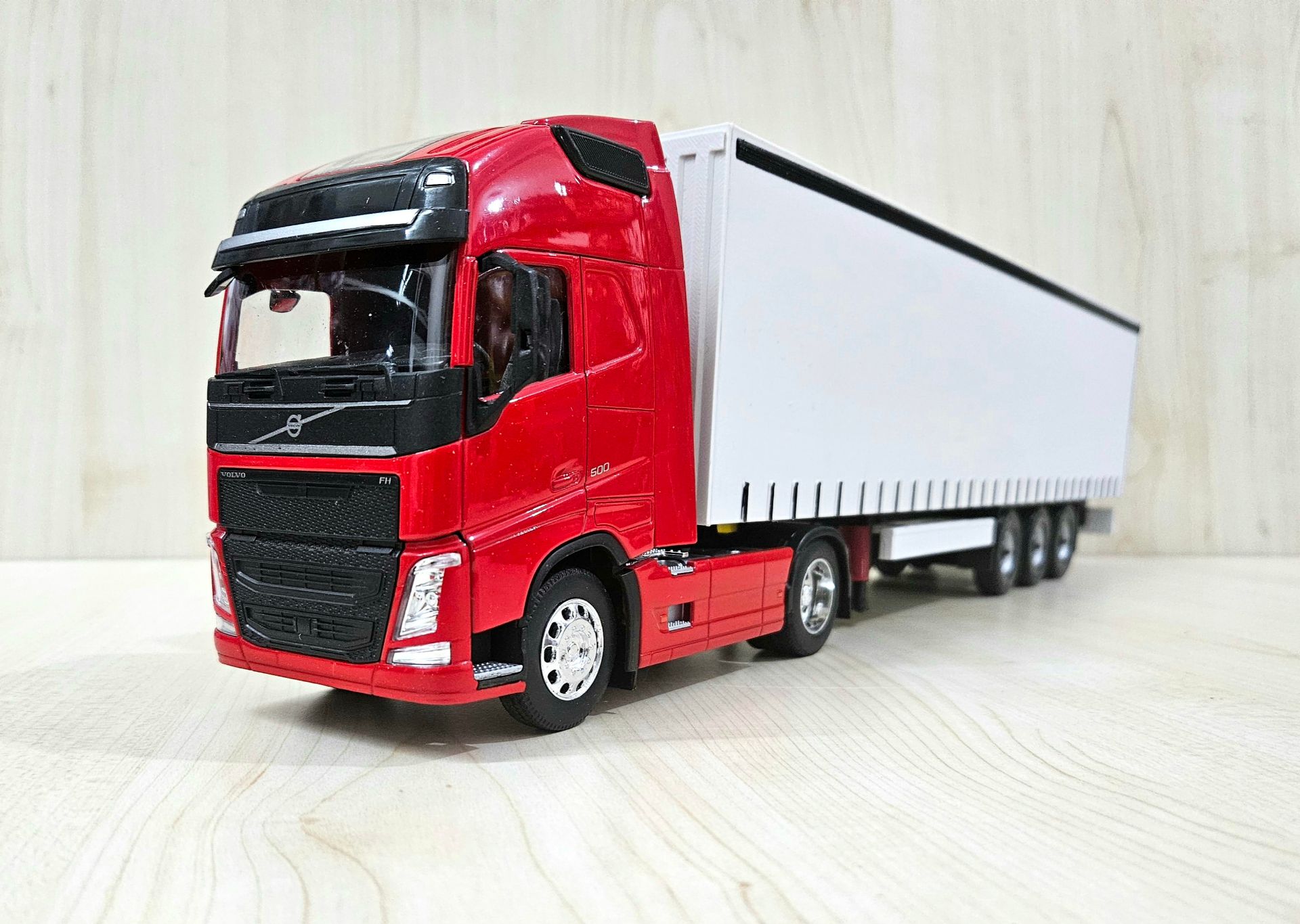 1/32 WELLY Kırmızı VOLVO FH4 TENTE DORSELİ TIR