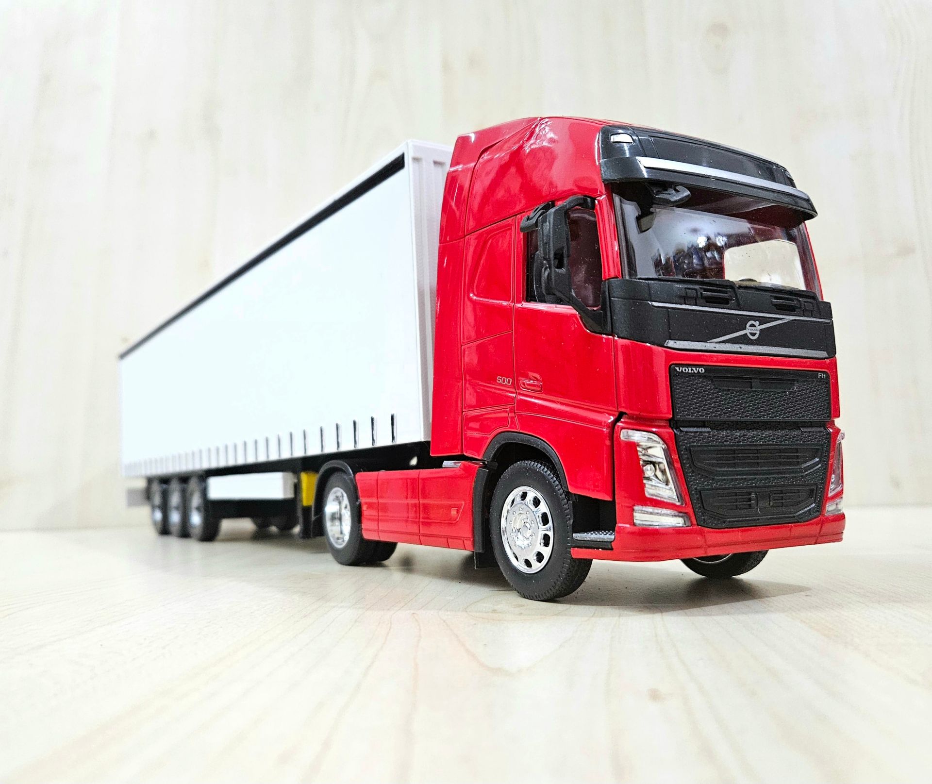 1/32 WELLY Kırmızı VOLVO FH4 TENTE DORSELİ TIR