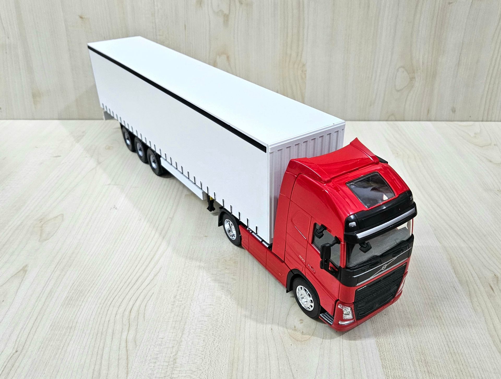 1/32 WELLY Kırmızı VOLVO FH4 TENTE DORSELİ TIR