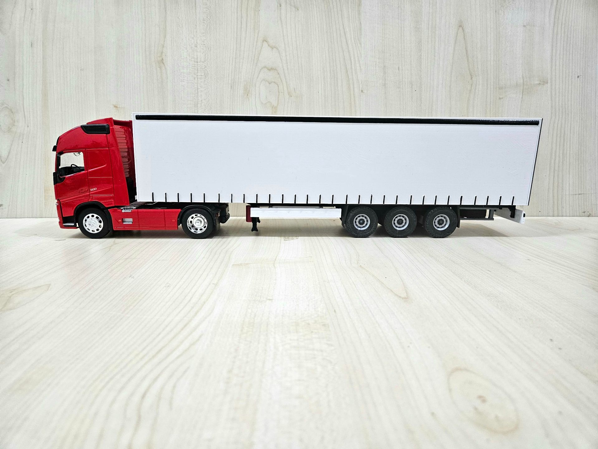 1/32 WELLY Kırmızı VOLVO FH4 TENTE DORSELİ TIR