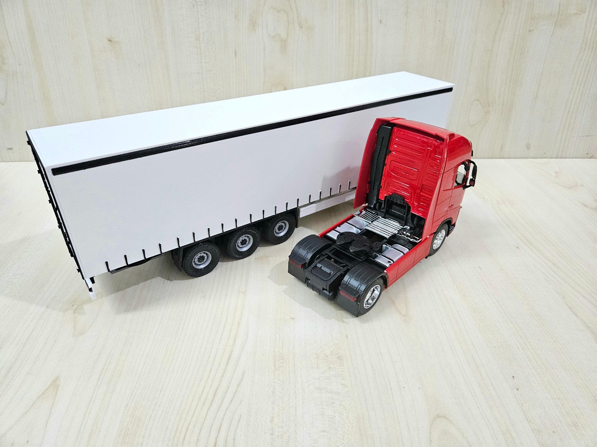 1/32 WELLY Kırmızı VOLVO FH4 TENTE DORSELİ TIR
