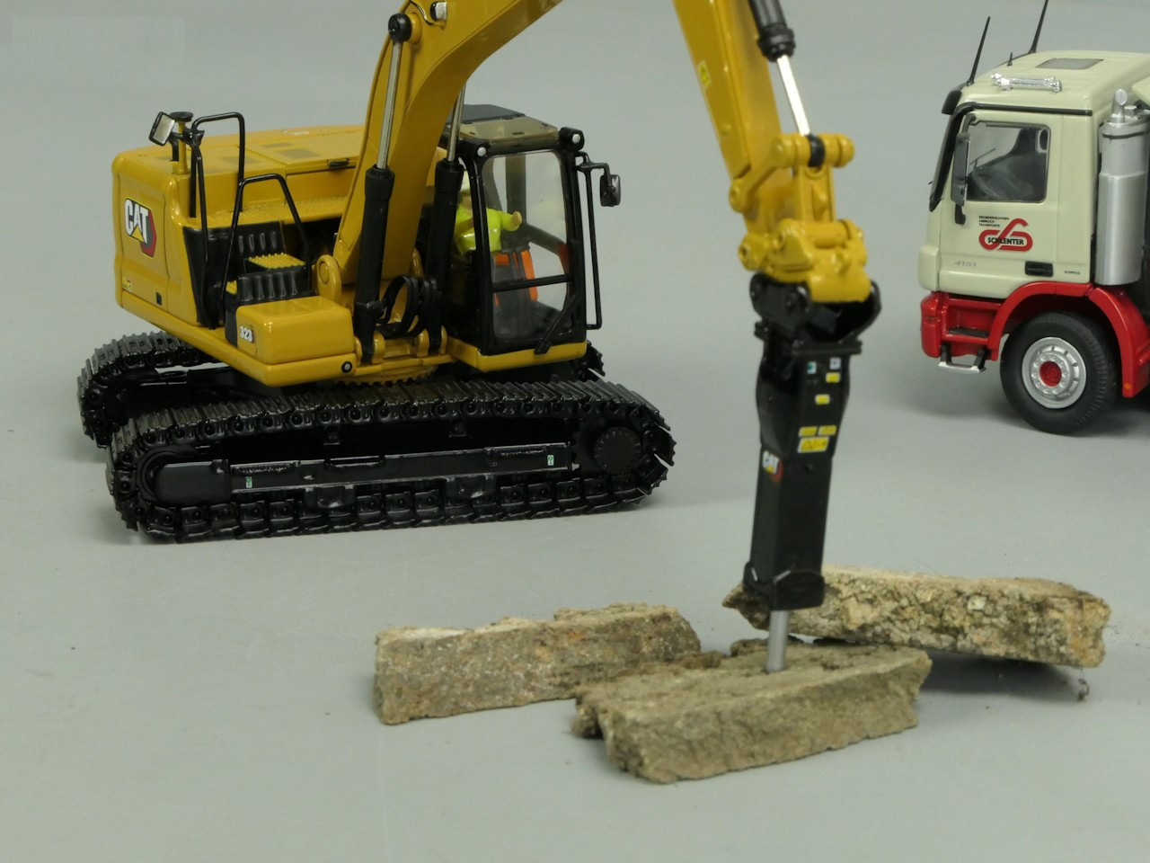 CAT 323 YENİ NESİL 5 ataşmanlı EKSKAVATÖR MAKETİ DM85657