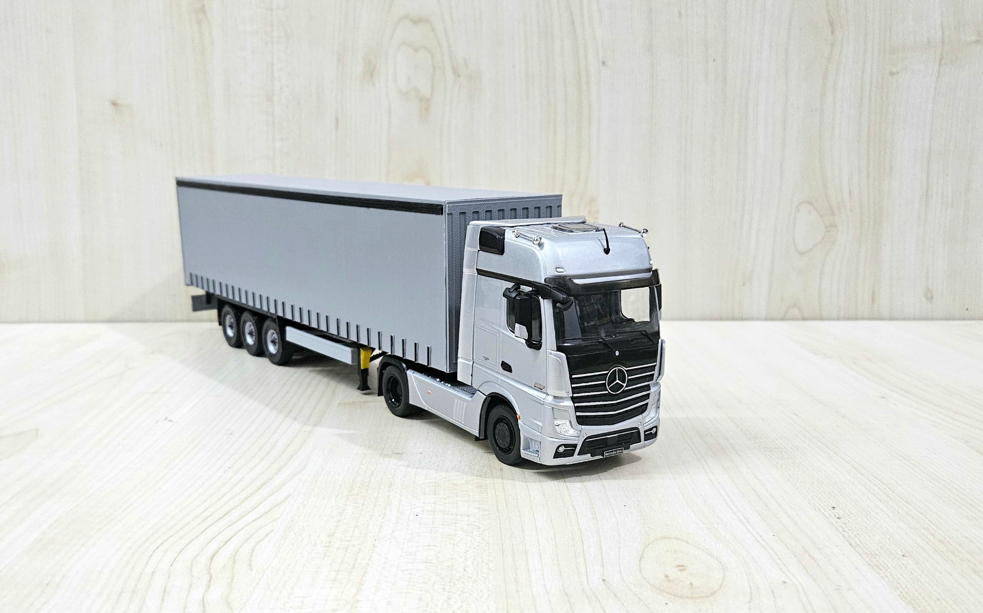 1/43 MERCEDES ACTROS 1853 TENTE DORSELİ GRİ TIR