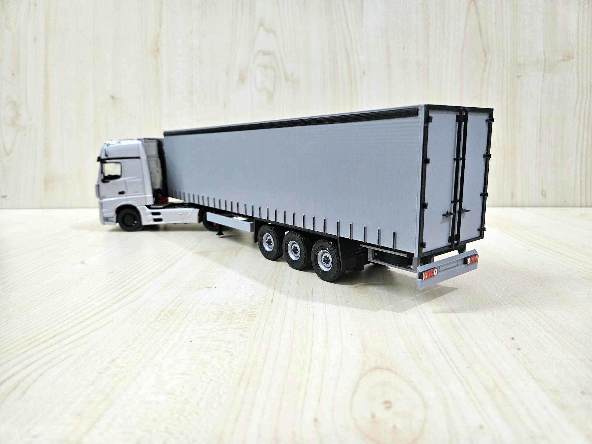 1/43 MERCEDES ACTROS 1853 TENTE DORSELİ GRİ TIR