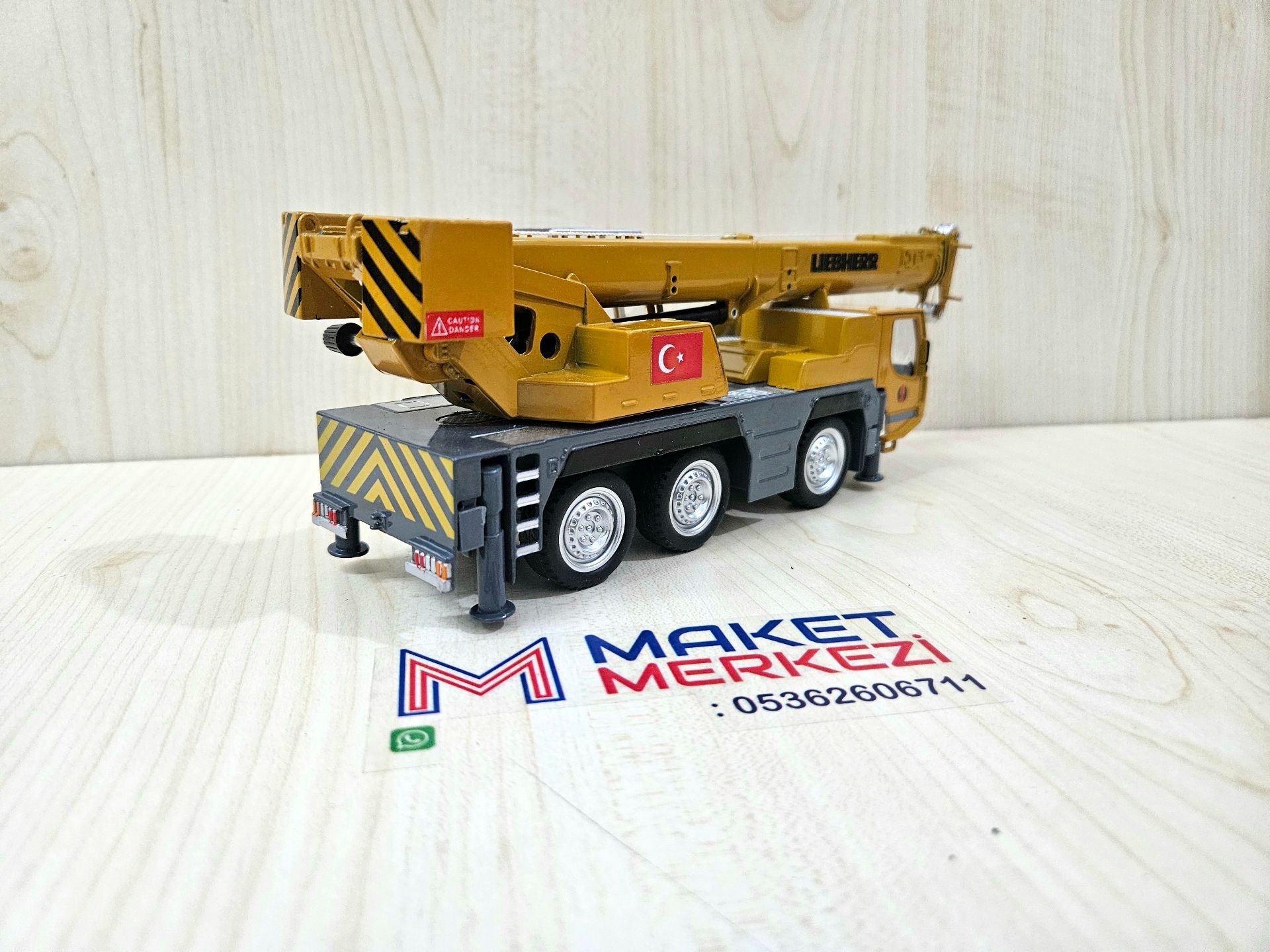 1/50 HYTRUCK MOBİL VİNÇ MAKETİ (LIEBHERR LTM1050)