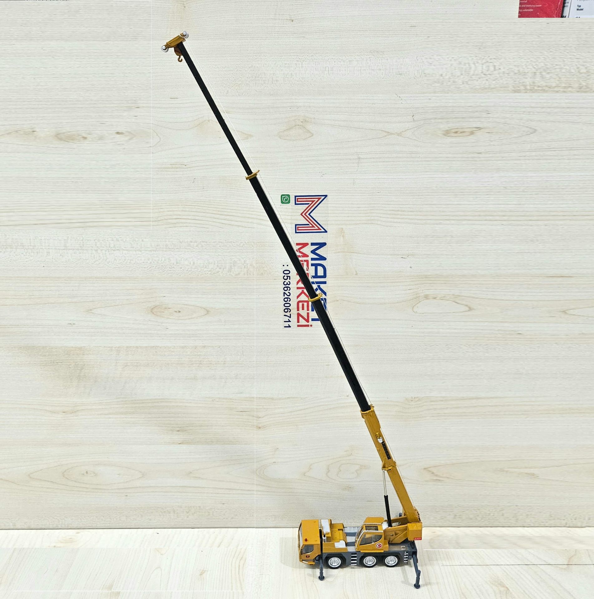 1/50 HYTRUCK MOBİL VİNÇ MAKETİ (LIEBHERR LTM1050)