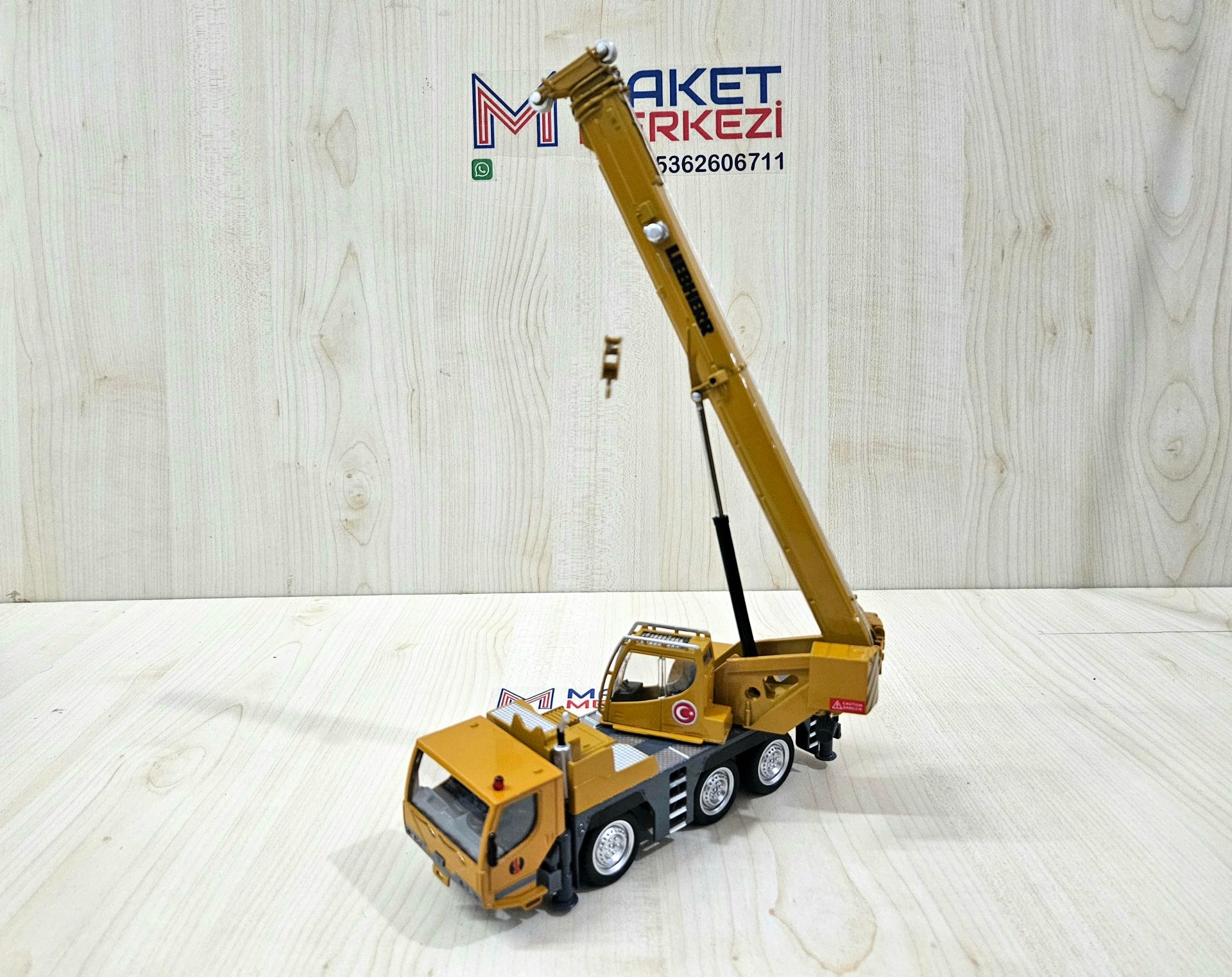 1/50 HYTRUCK MOBİL VİNÇ MAKETİ (LIEBHERR LTM1050)