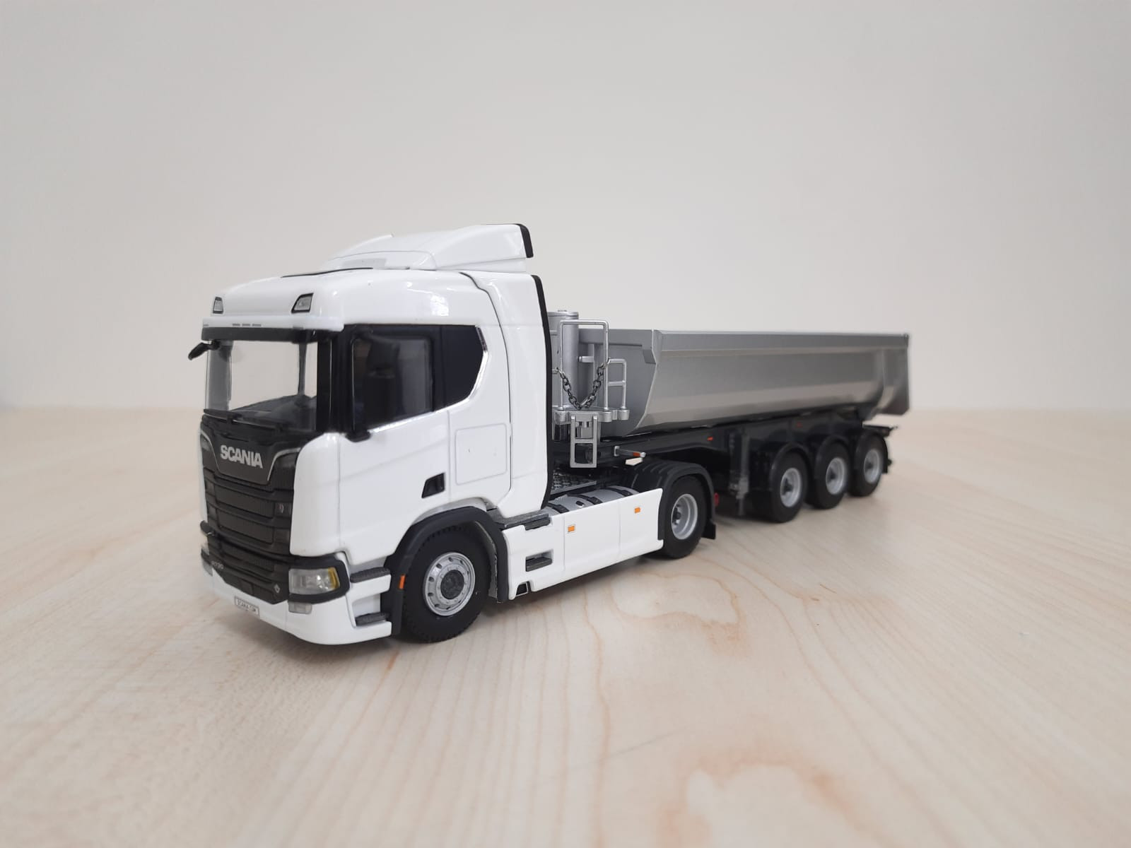 1/50 WSI SCANIA R730 DAMPER DORSELİ TIR MAKETİ