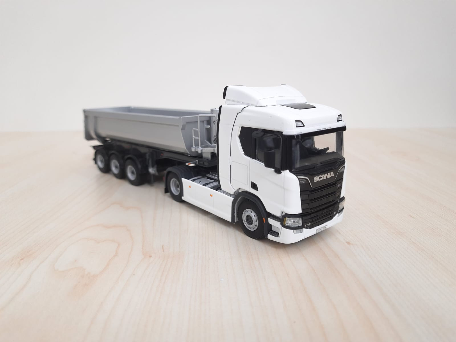1/50 WSI SCANIA R730 DAMPER DORSELİ TIR MAKETİ