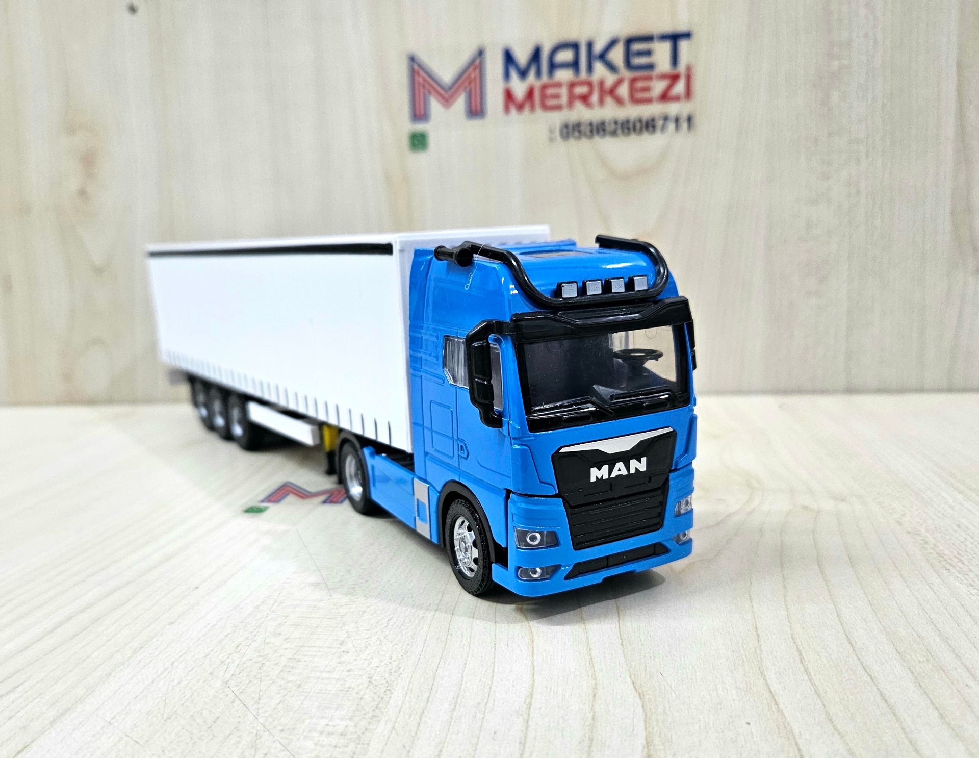 1/50 mavi MAN TGX GX TENTE DORSELİ TIR MAKETİ 
