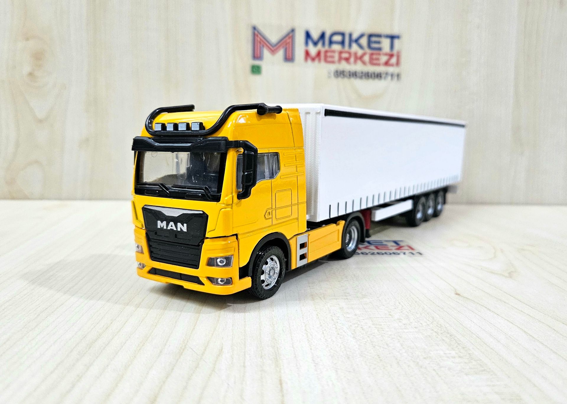 1/50 sarı MAN TGX GX TENTE DORSELİ TIR MAKETİ