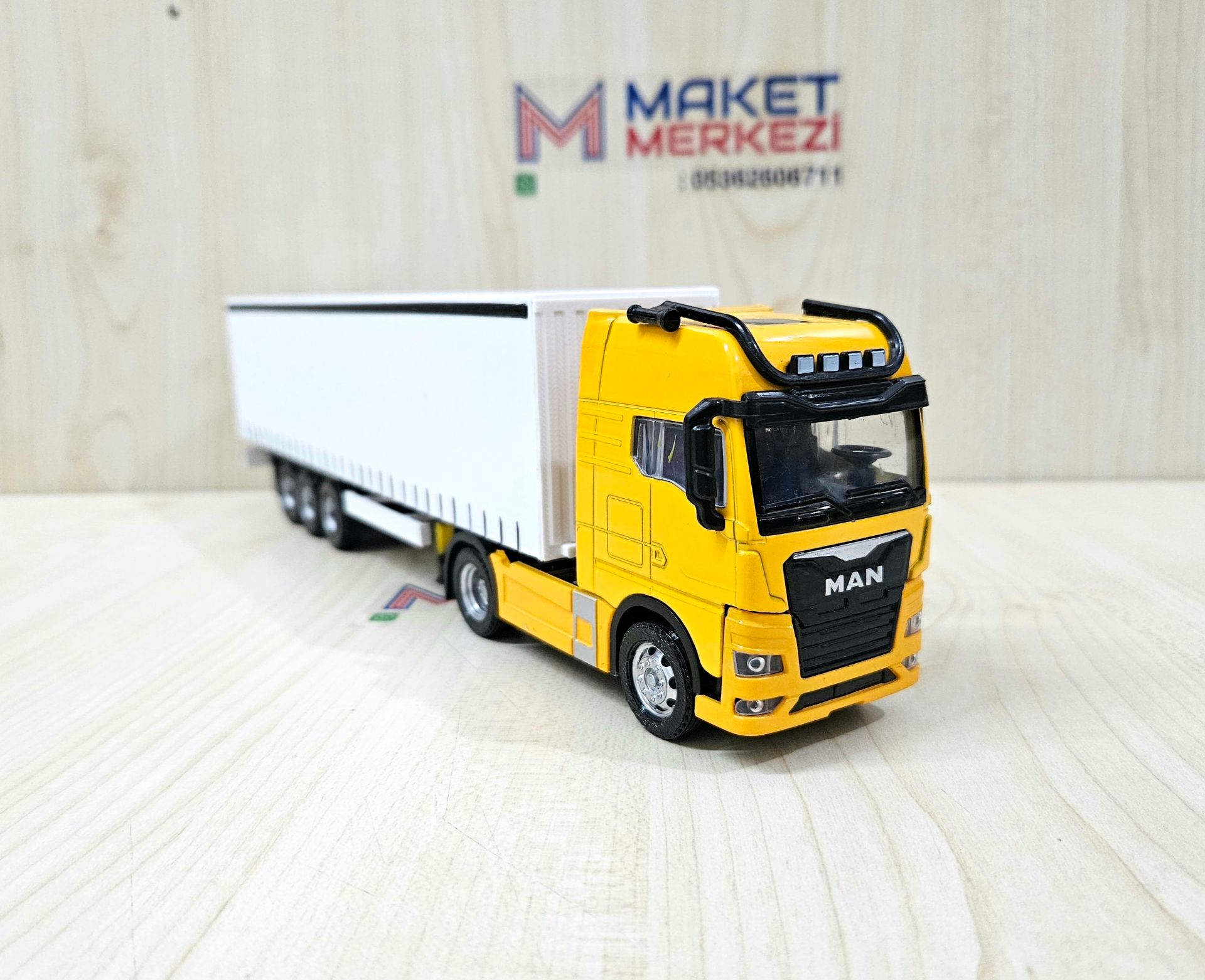 1/50 sarı MAN TGX GX TENTE DORSELİ TIR MAKETİ