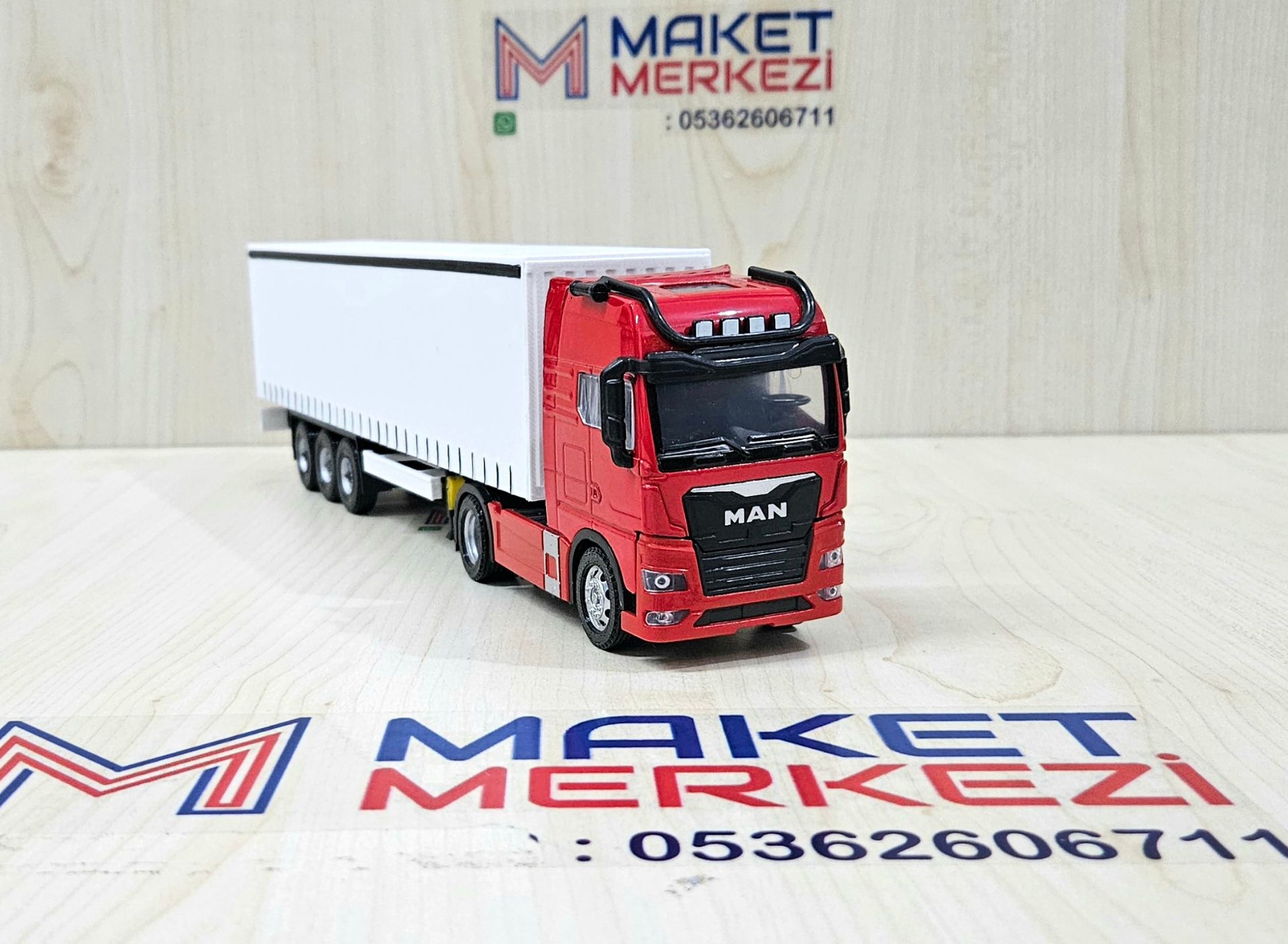 1/50 kırmızı MAN TGX GX TENTE DORSELİ TIR MAKETİ