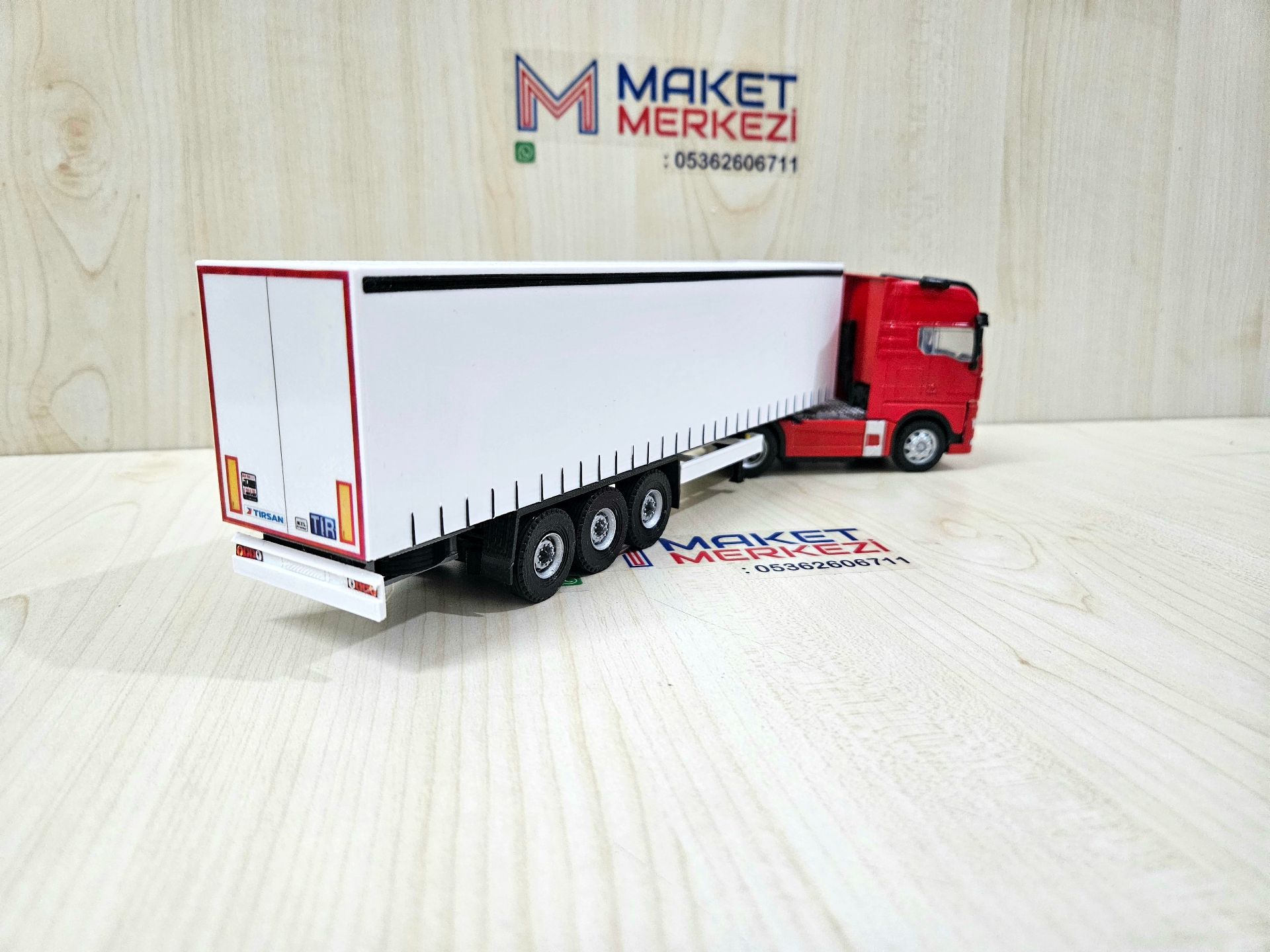 1/50 kırmızı MAN TGX GX TENTE DORSELİ TIR MAKETİ