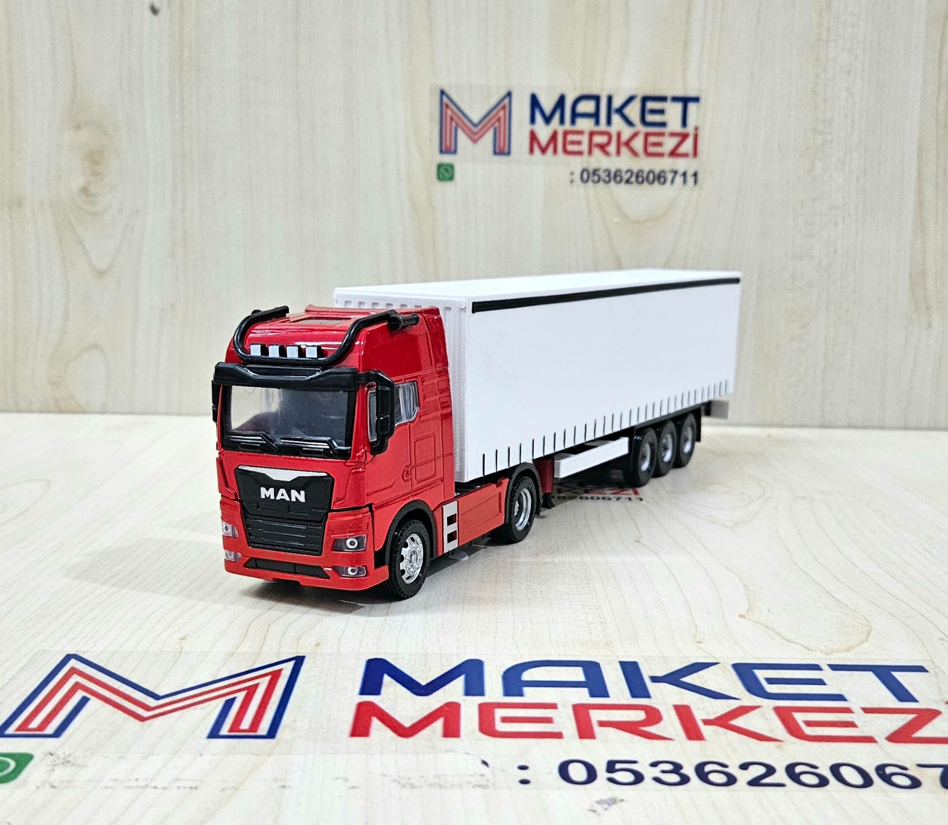 1/50 kırmızı MAN TGX GX TENTE DORSELİ TIR MAKETİ