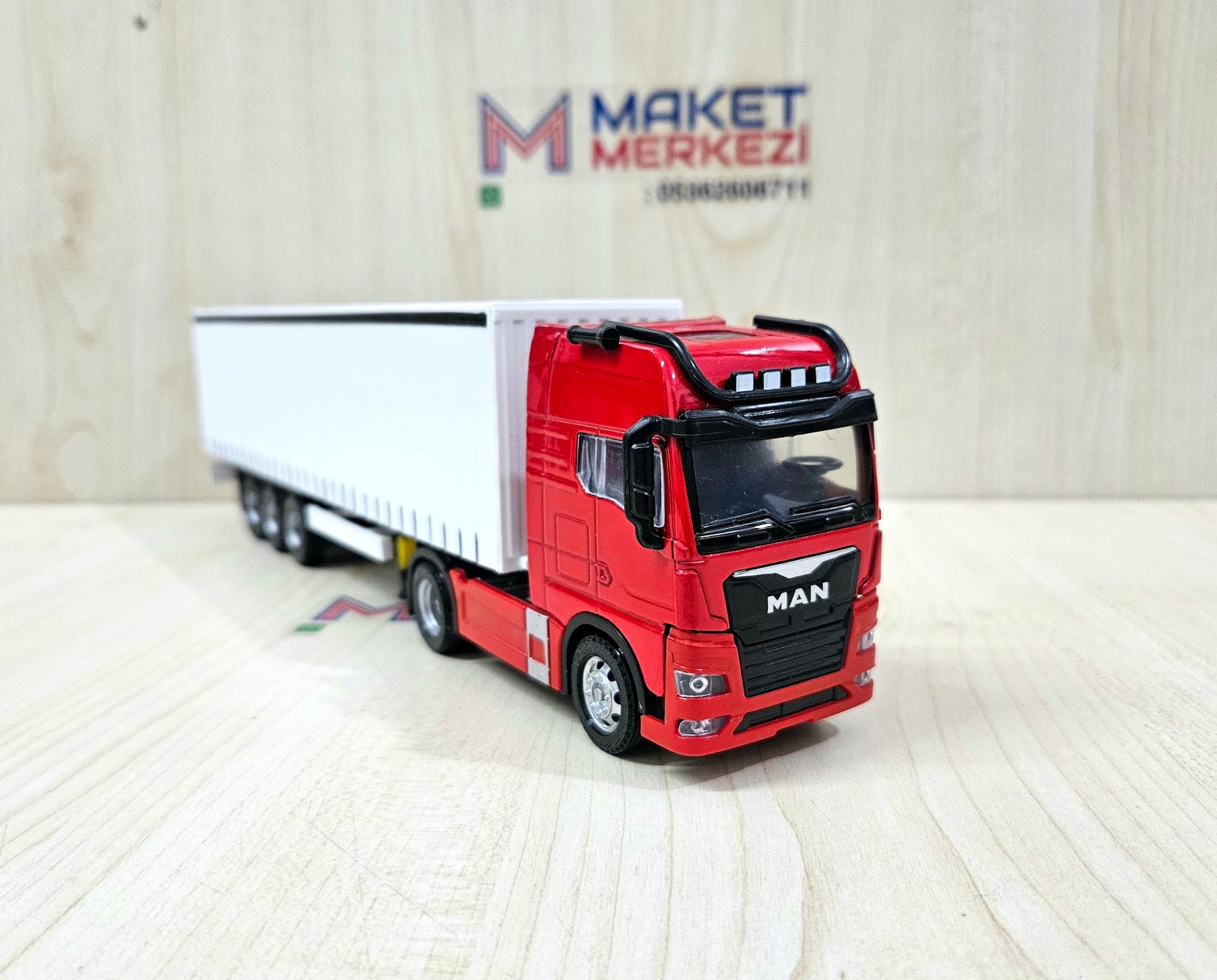 1/50 kırmızı MAN TGX GX TENTE DORSELİ TIR MAKETİ