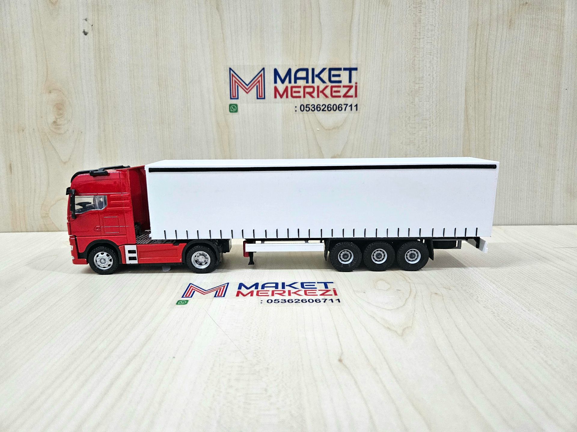1/50 kırmızı MAN TGX GX TENTE DORSELİ TIR MAKETİ
