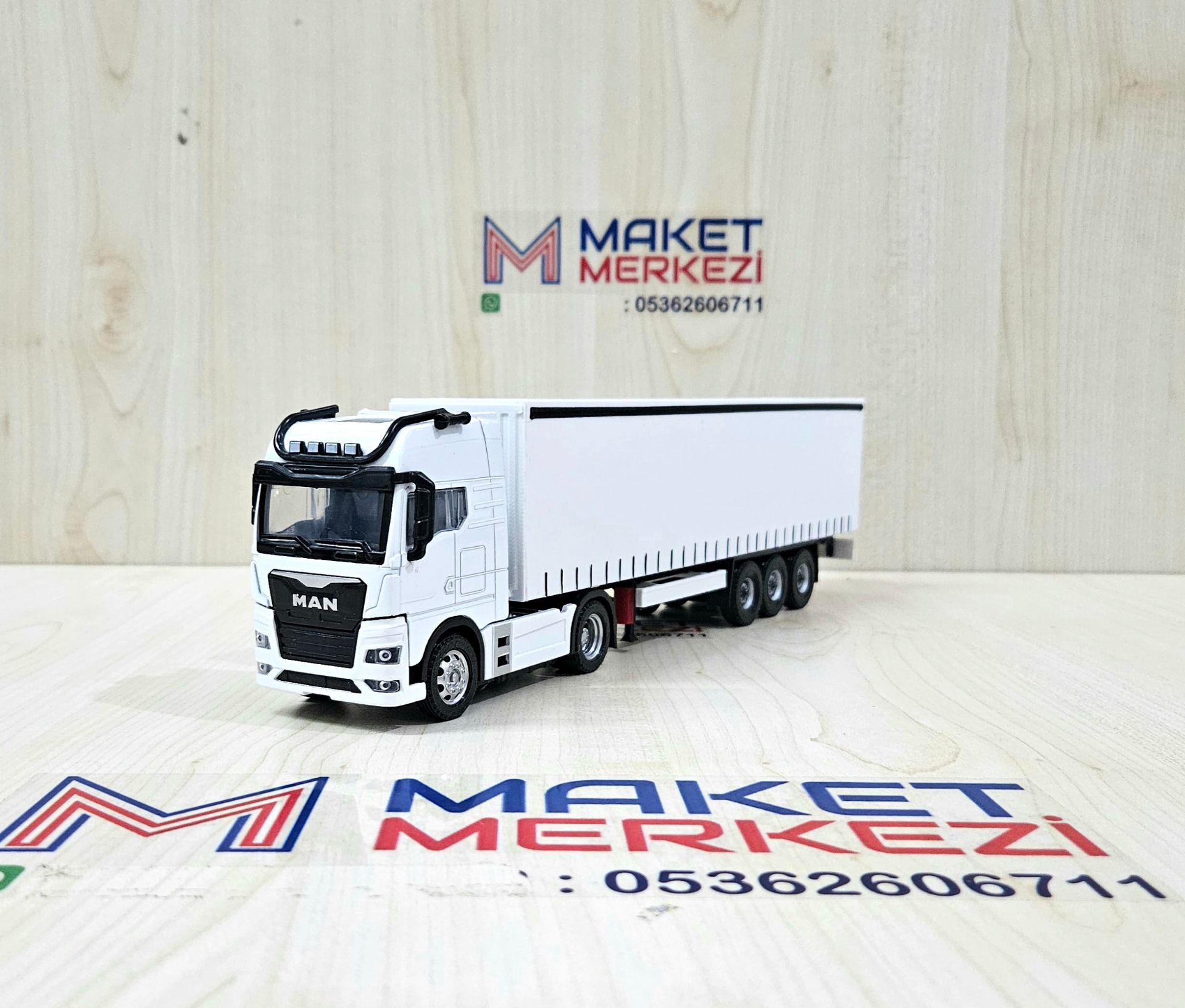 1/50 beyaz MAN TGX GX TENTE DORSELİ TIR MAKETİ