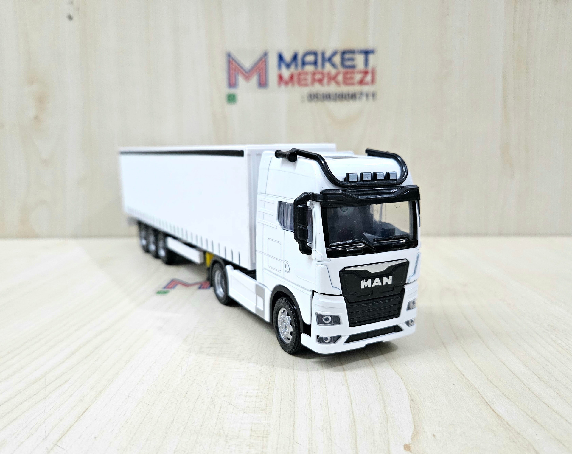 1/50 beyaz MAN TGX GX TENTE DORSELİ TIR MAKETİ