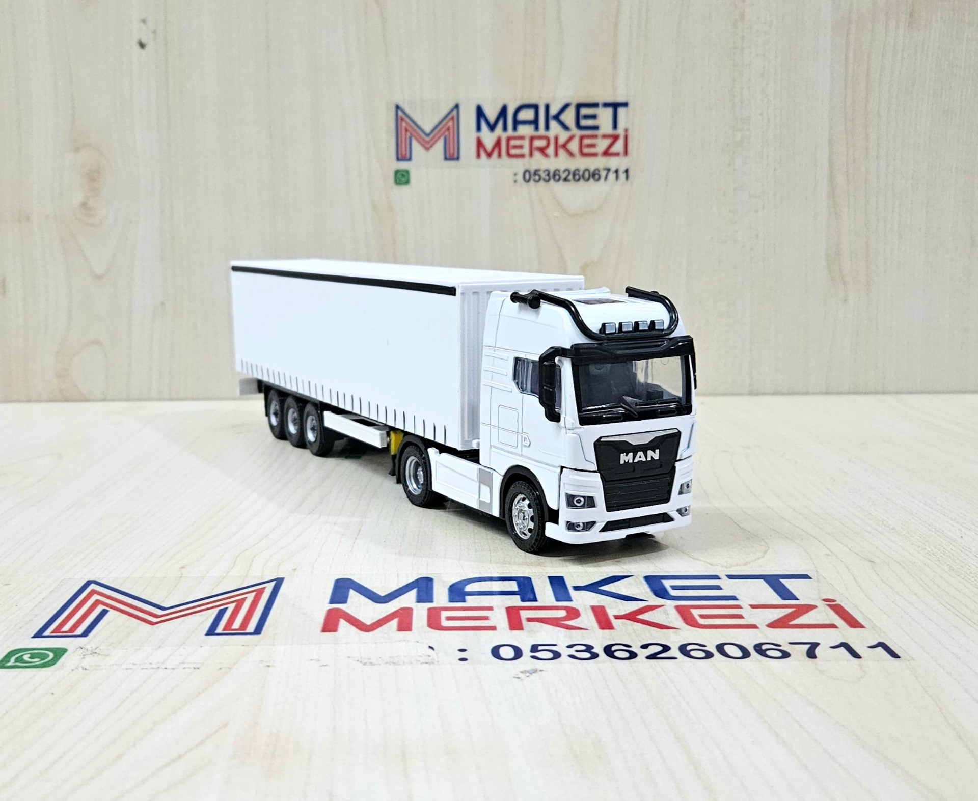 1/50 beyaz MAN TGX GX TENTE DORSELİ TIR MAKETİ