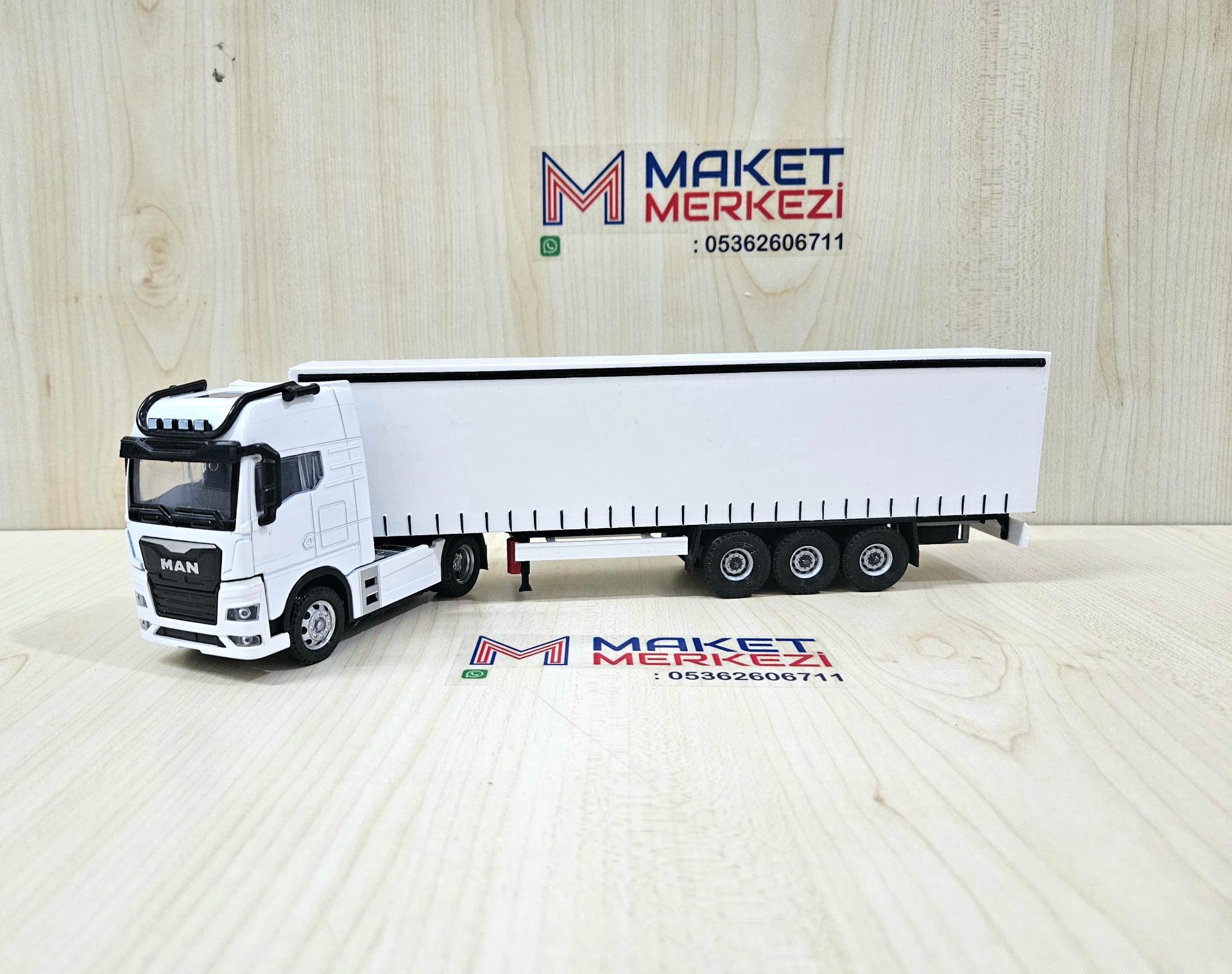 1/50 beyaz MAN TGX GX TENTE DORSELİ TIR MAKETİ