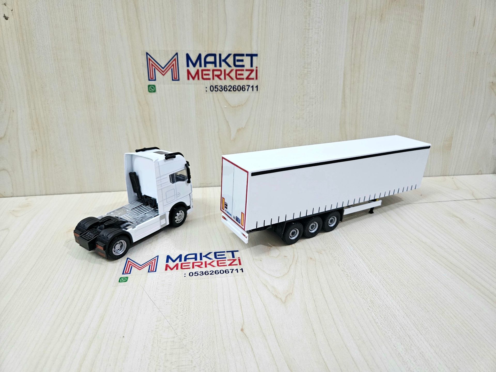 1/50 beyaz MAN TGX GX TENTE DORSELİ TIR MAKETİ