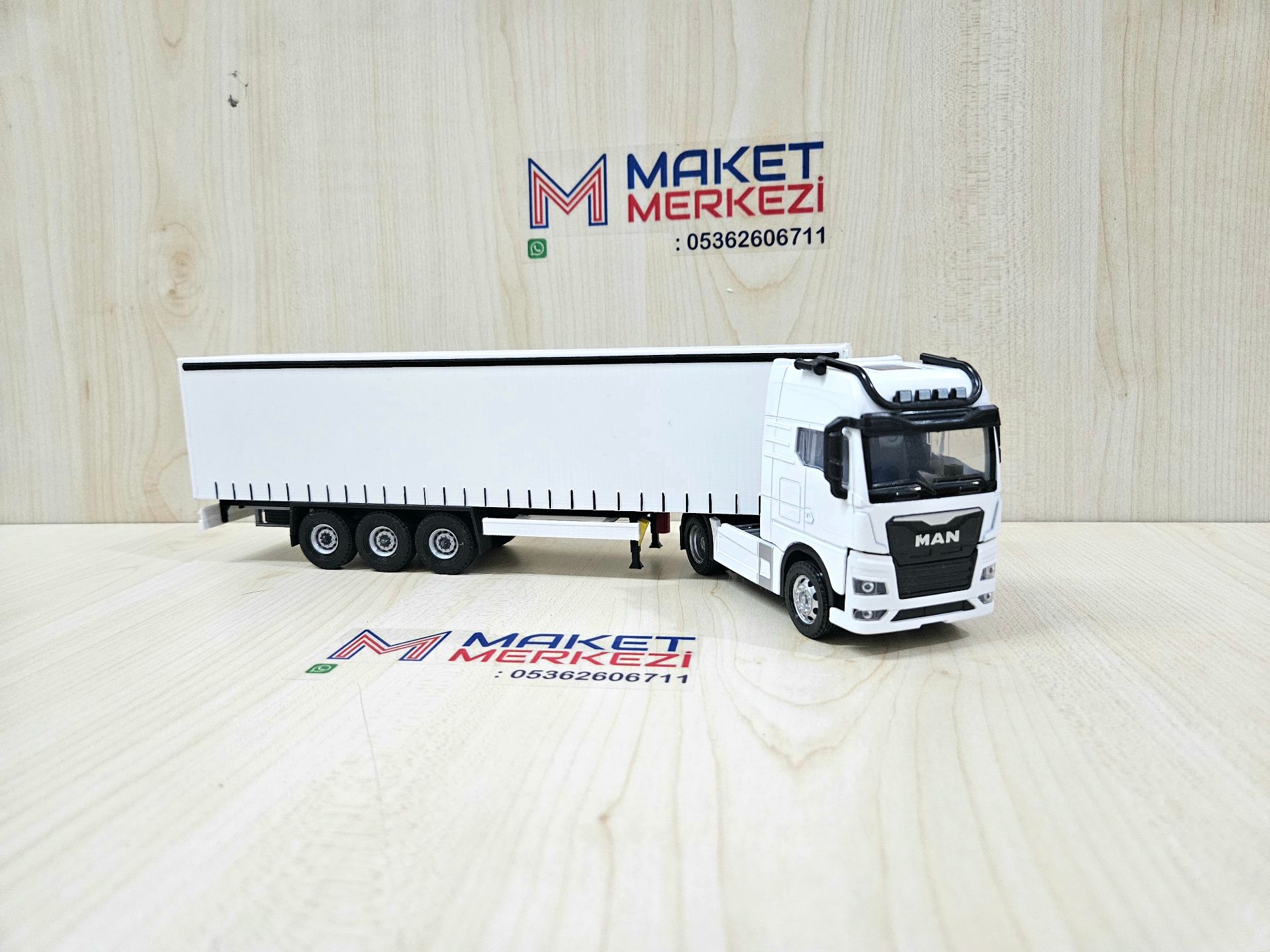 1/50 beyaz MAN TGX GX TENTE DORSELİ TIR MAKETİ