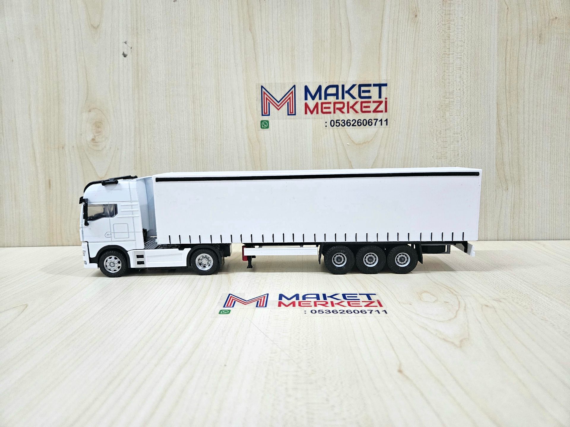 1/50 beyaz MAN TGX GX TENTE DORSELİ TIR MAKETİ