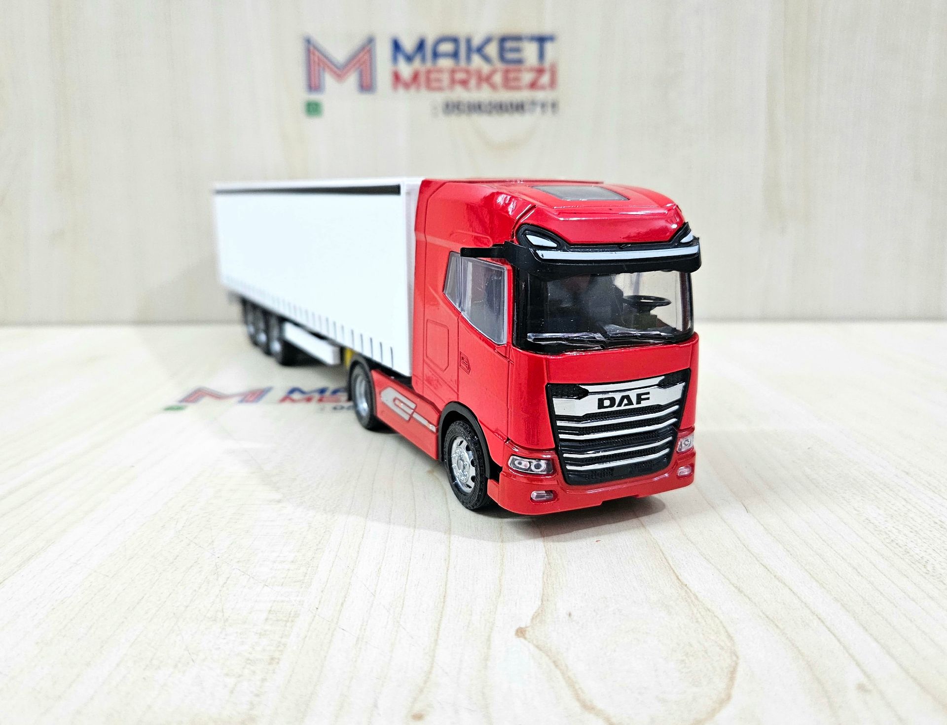 1/50 kırmızı DAF GX TENTE DORSELİ TIR MAKETİ