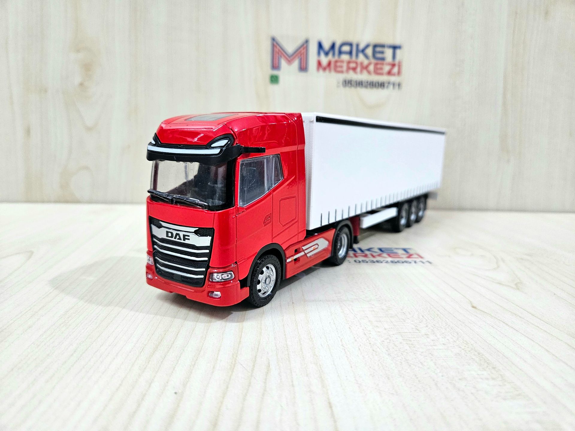 1/50 kırmızı DAF GX TENTE DORSELİ TIR MAKETİ