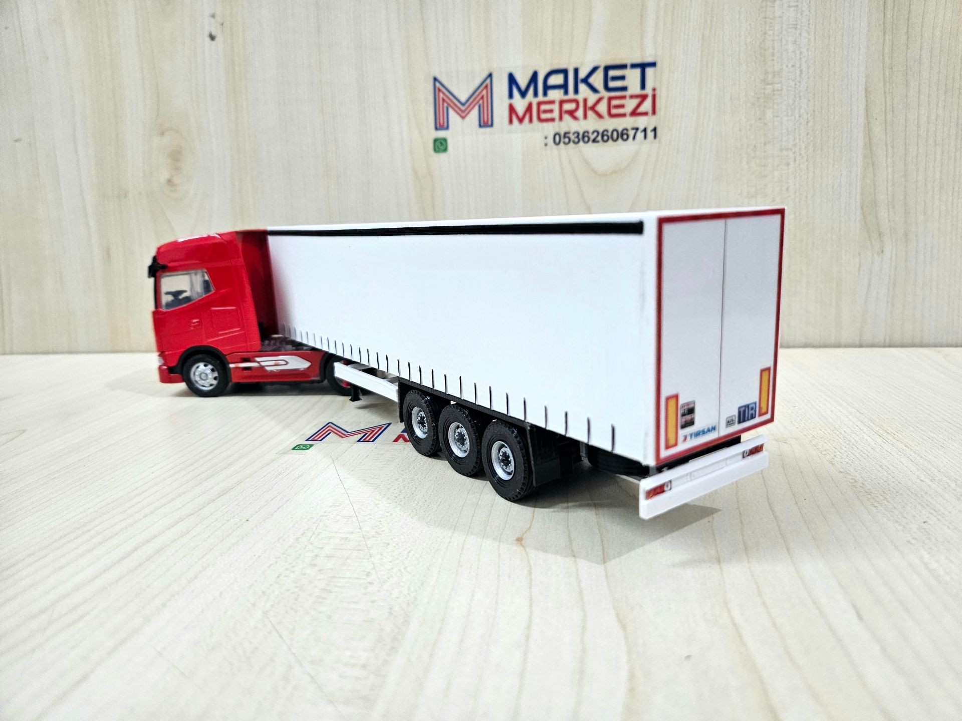 1/50 kırmızı DAF GX TENTE DORSELİ TIR MAKETİ