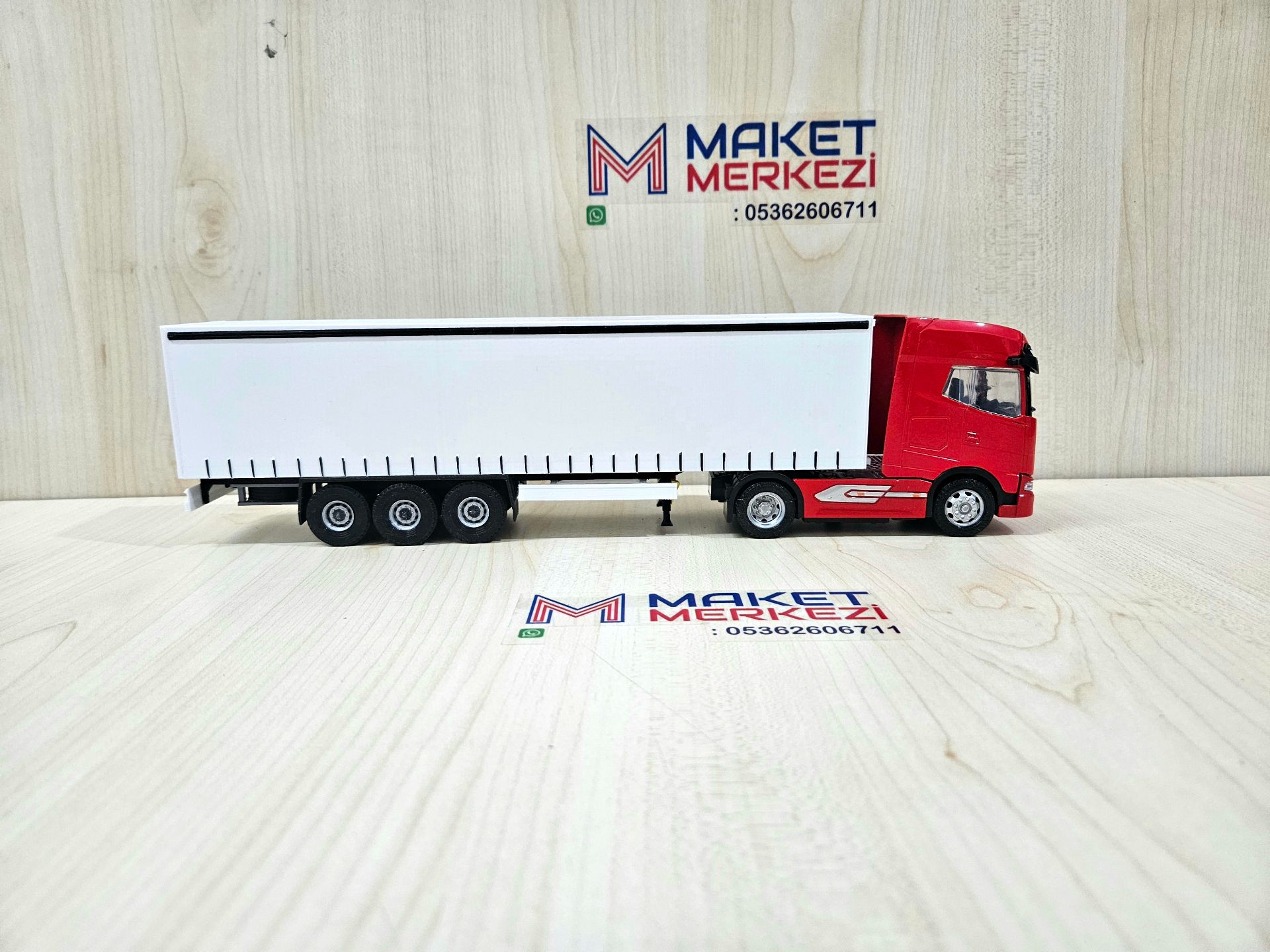 1/50 kırmızı DAF GX TENTE DORSELİ TIR MAKETİ
