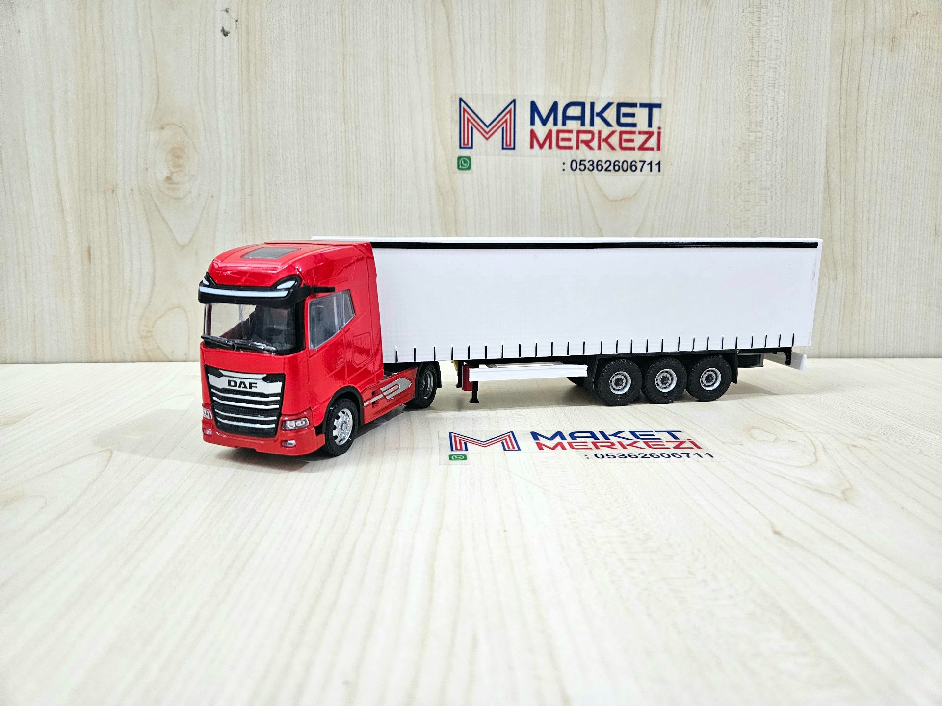 1/50 kırmızı DAF GX TENTE DORSELİ TIR MAKETİ
