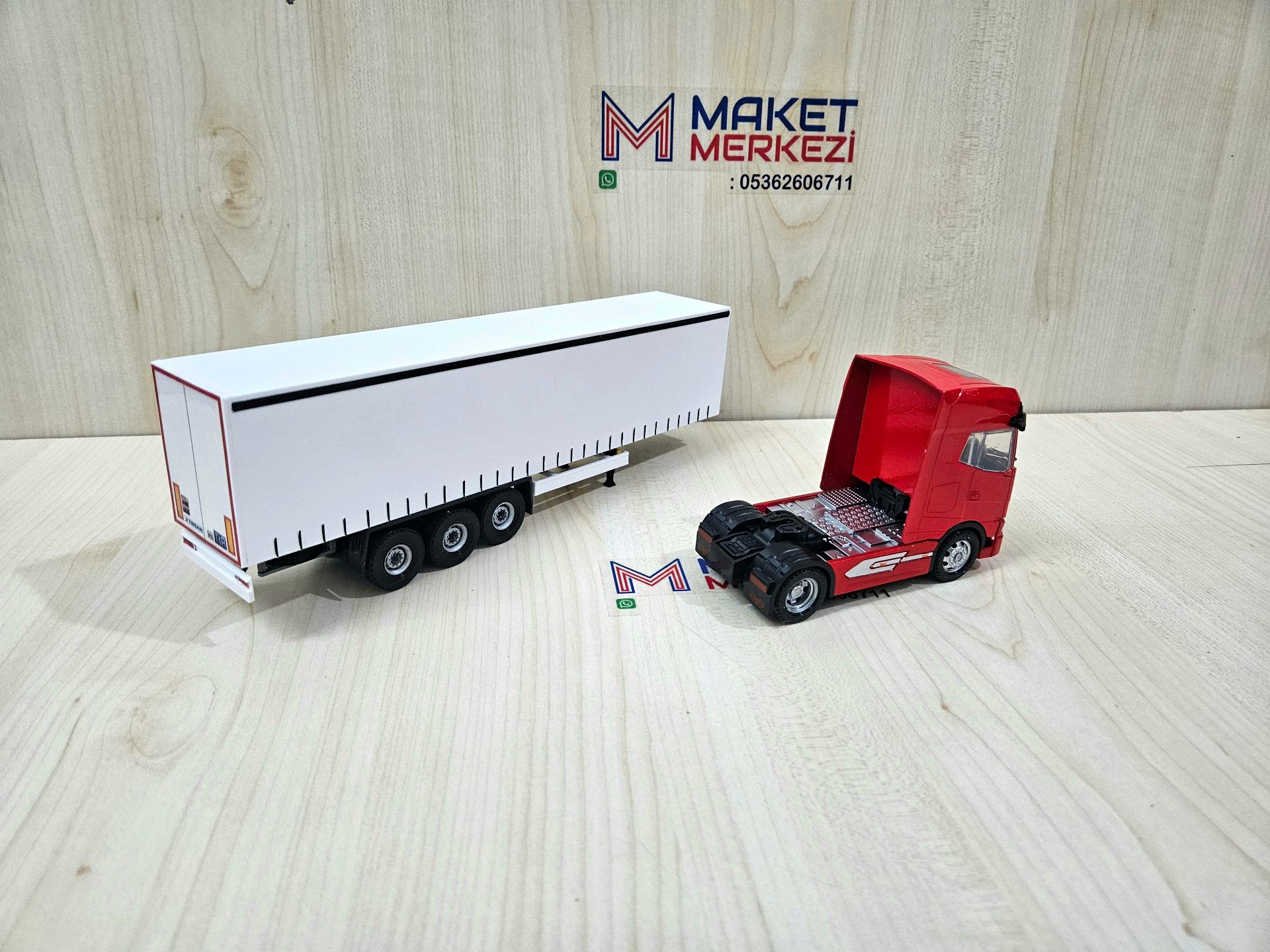 1/50 kırmızı DAF GX TENTE DORSELİ TIR MAKETİ
