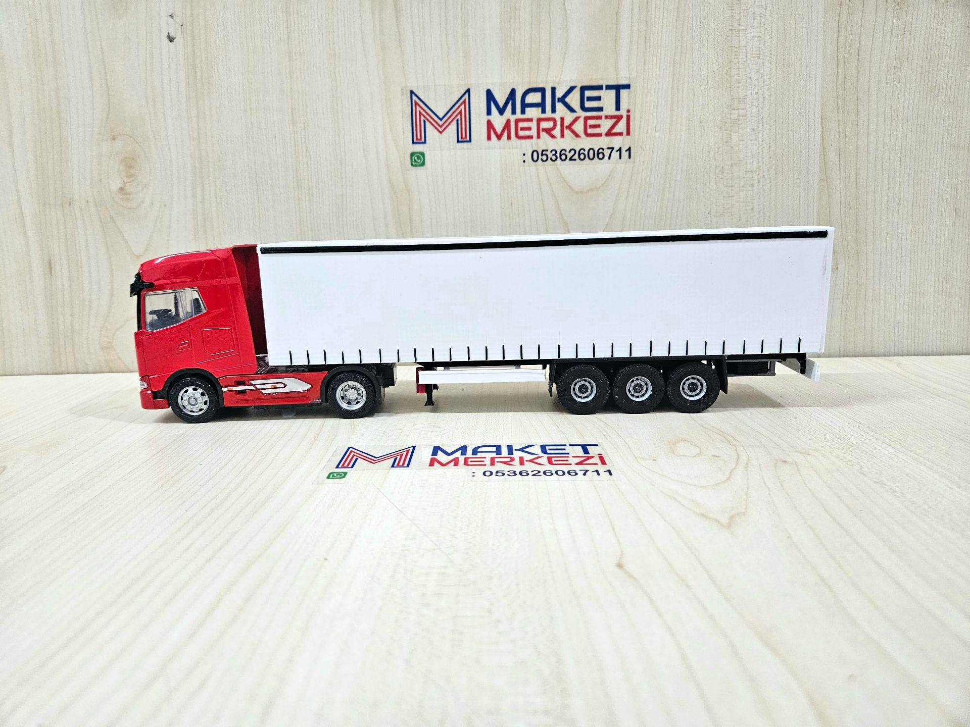 1/50 kırmızı DAF GX TENTE DORSELİ TIR MAKETİ