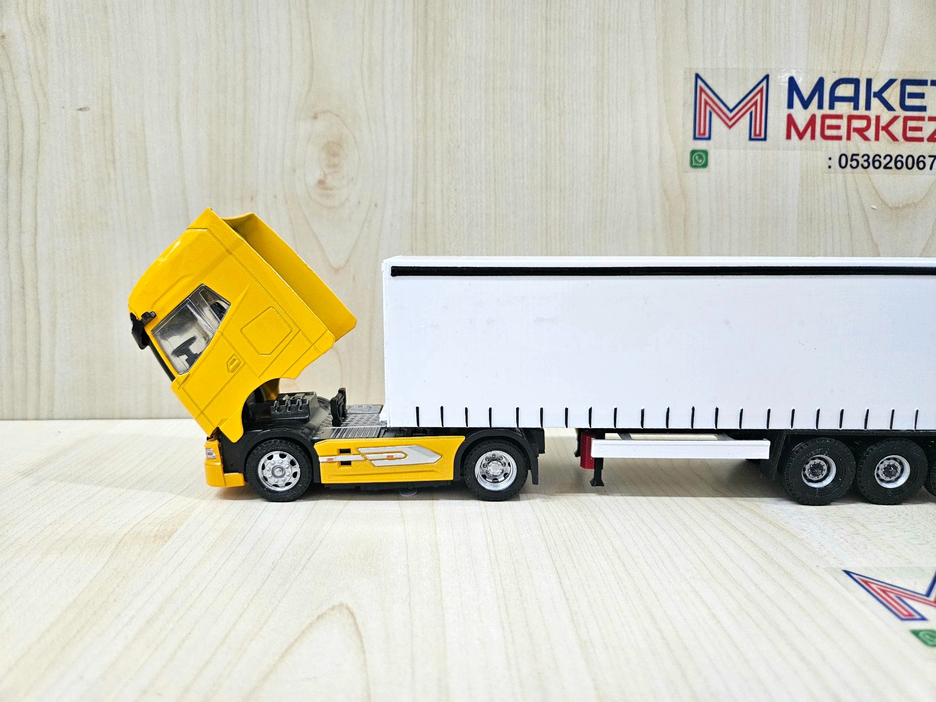 1/50 sarı DAF GX TENTE DORSELİ TIR MAKETİ