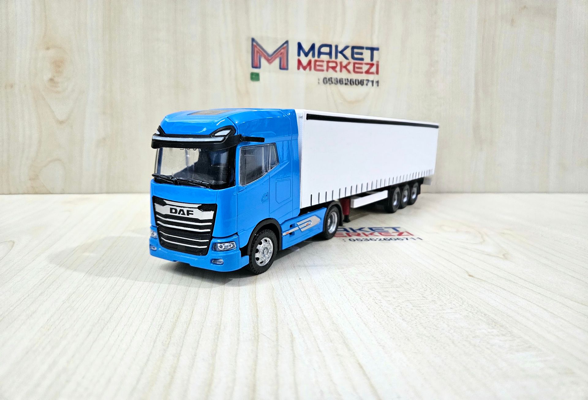 1/50 mavi DAF GX TENTE DORSELİ TIR MAKETİ