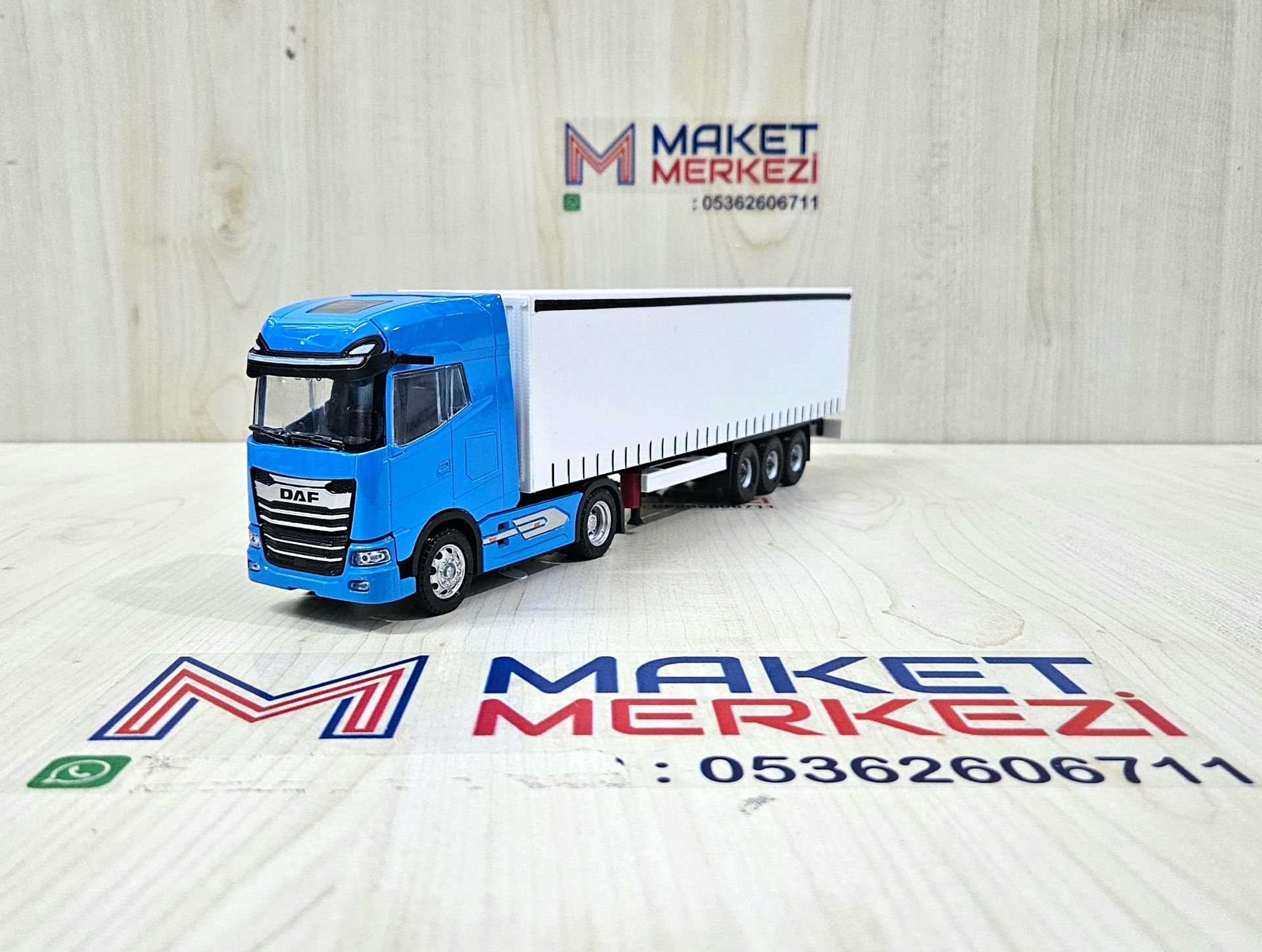 1/50 mavi DAF GX TENTE DORSELİ TIR MAKETİ