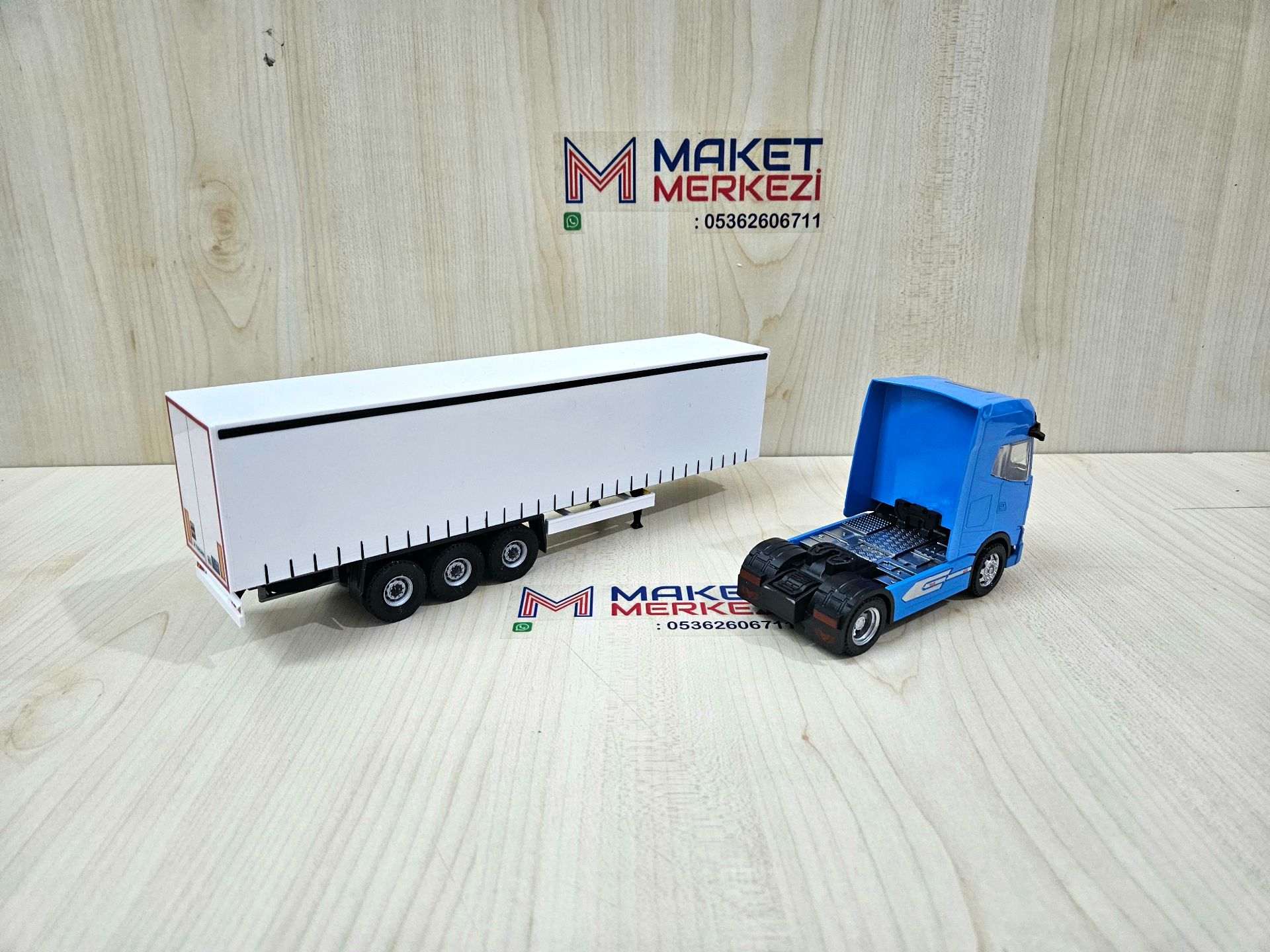 1/50 mavi DAF GX TENTE DORSELİ TIR MAKETİ