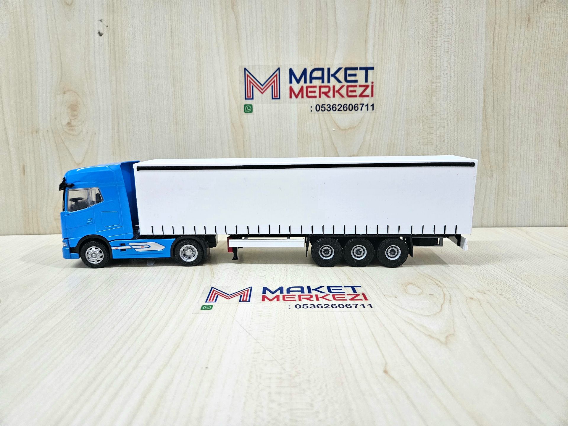 1/50 mavi DAF GX TENTE DORSELİ TIR MAKETİ