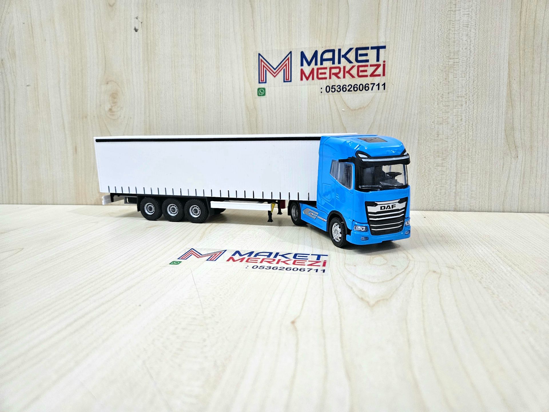 1/50 mavi DAF GX TENTE DORSELİ TIR MAKETİ