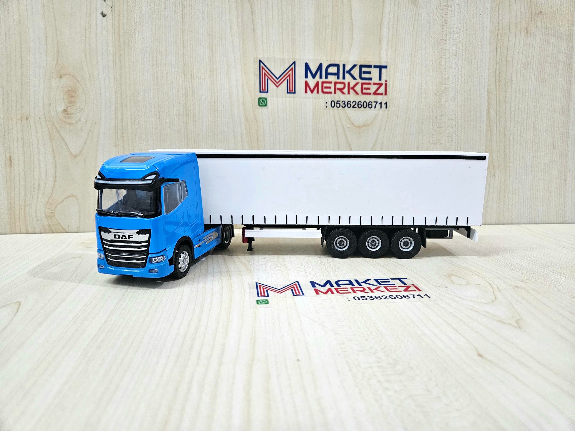 1/50 mavi DAF GX TENTE DORSELİ TIR MAKETİ