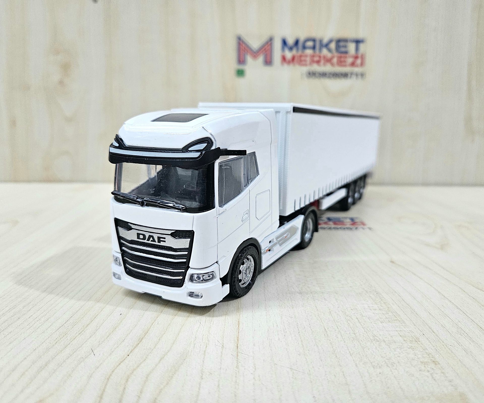 1/50 beyaz DAF GX TENTE DORSELİ TIR MAKETİ