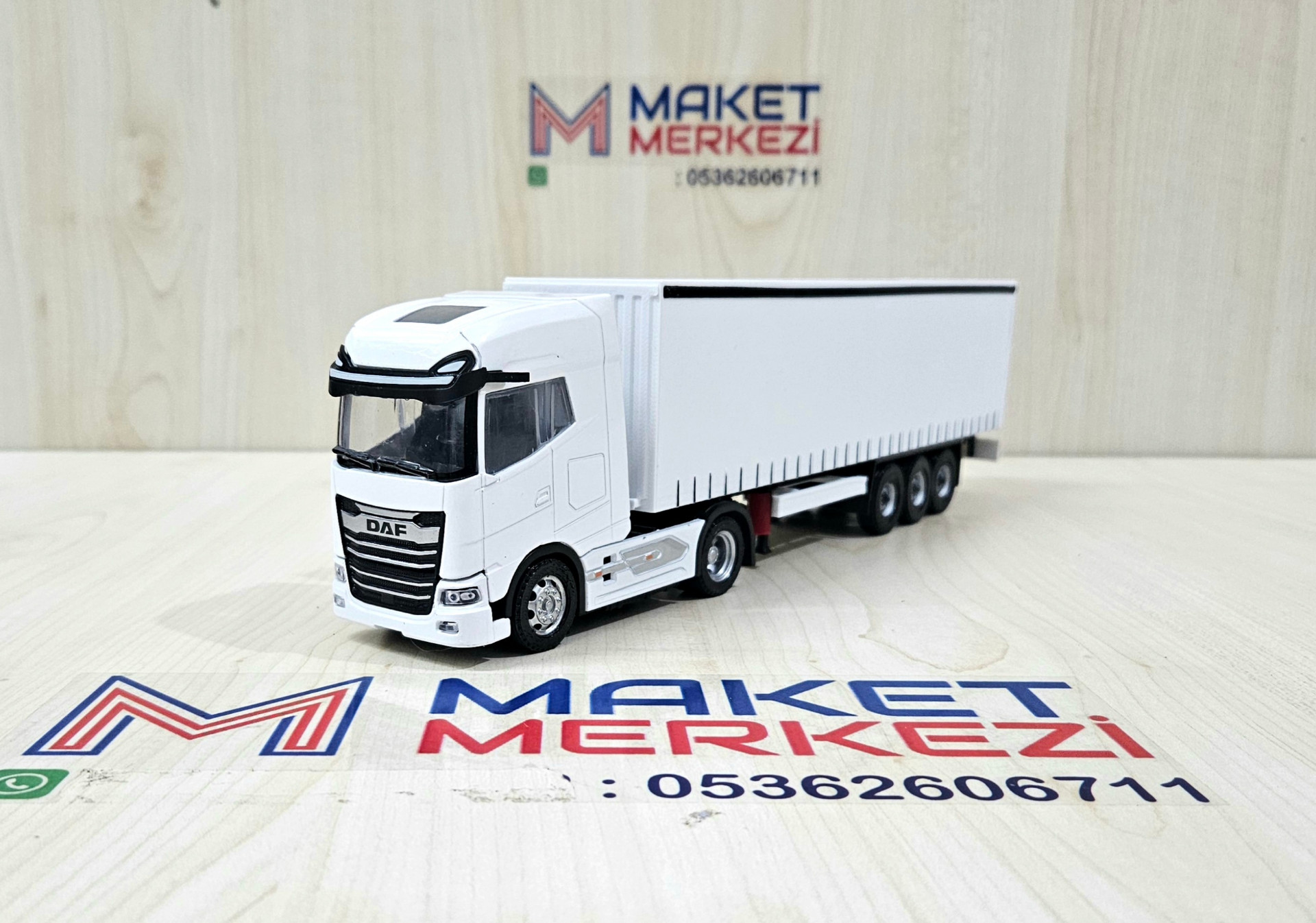 1/50 beyaz DAF GX TENTE DORSELİ TIR MAKETİ